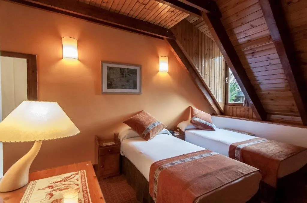 Bedroom, Bed in Hotel Vilagaros