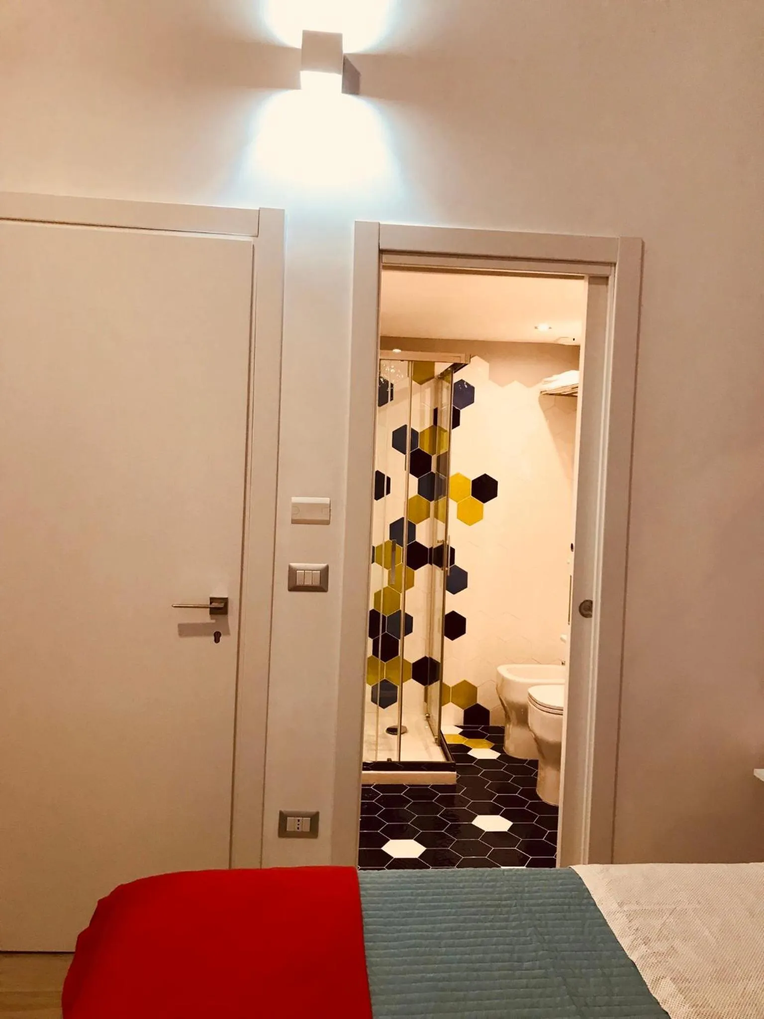 Bathroom, Bed in Arianiello Suite a due passi dal Cristo Velato