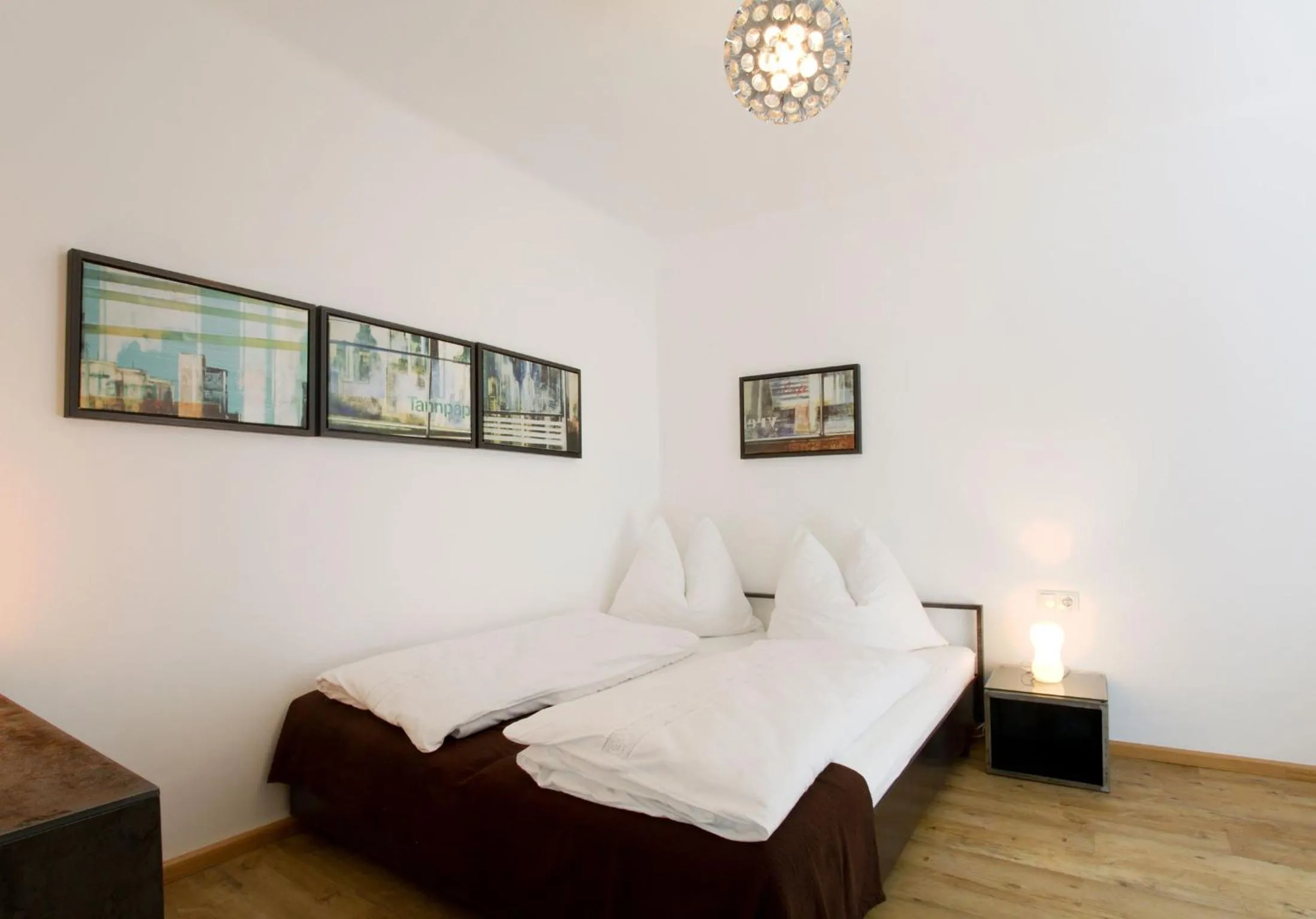 Photo of the whole room, Bed in Arnsteiner Apartments