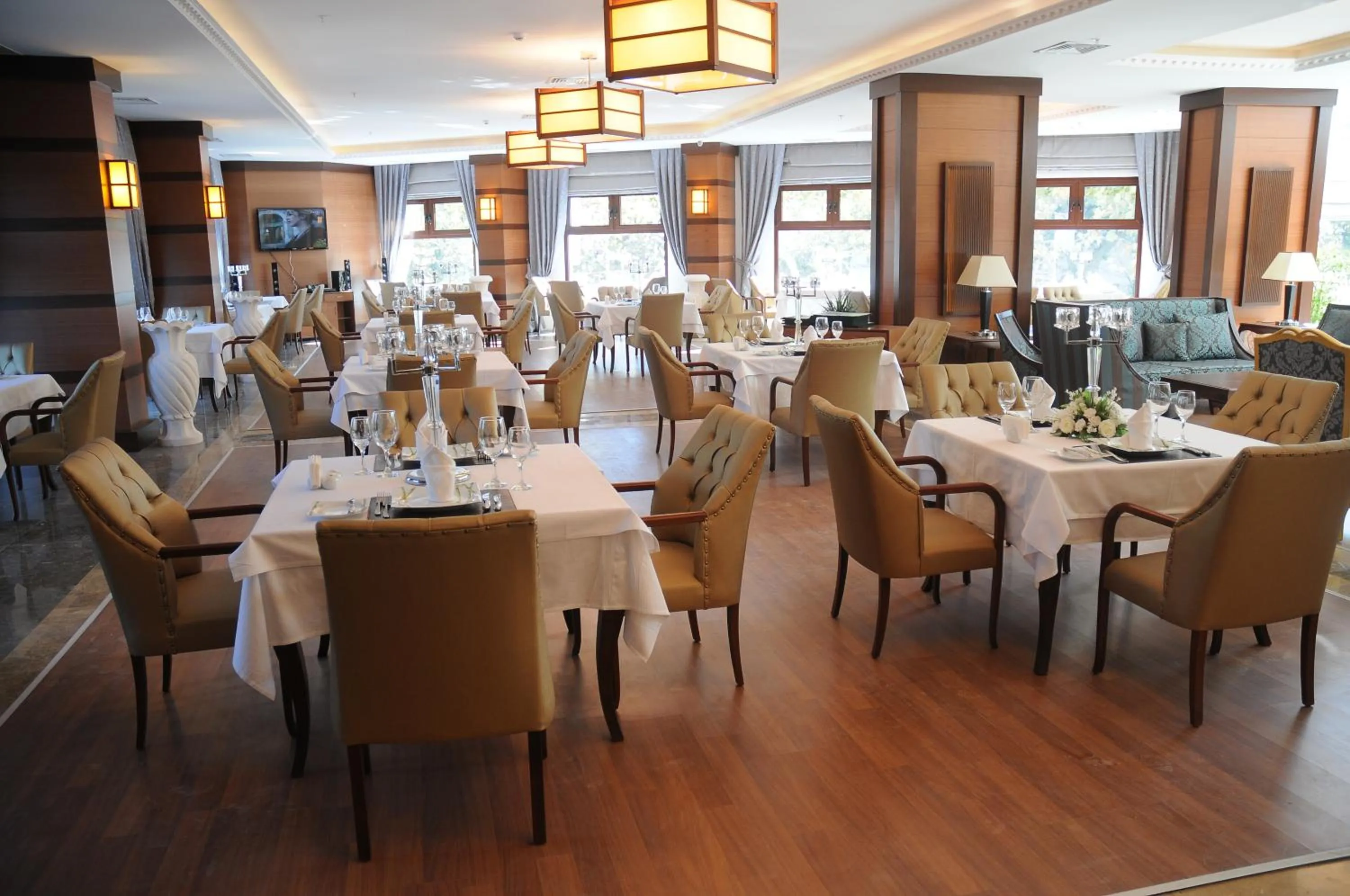 Restaurant/places to eat in Paradise Island Hotel