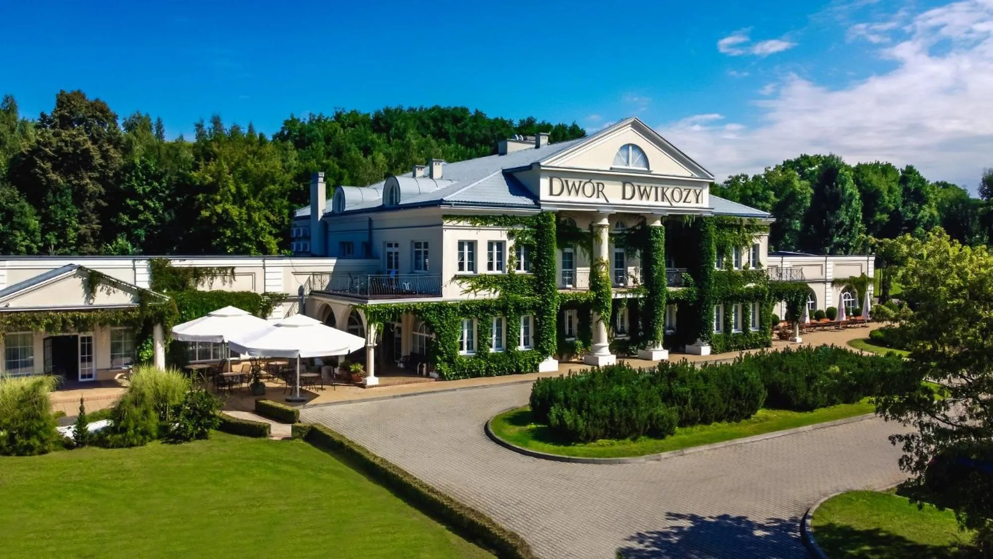 Property building in Dwór Dwikozy