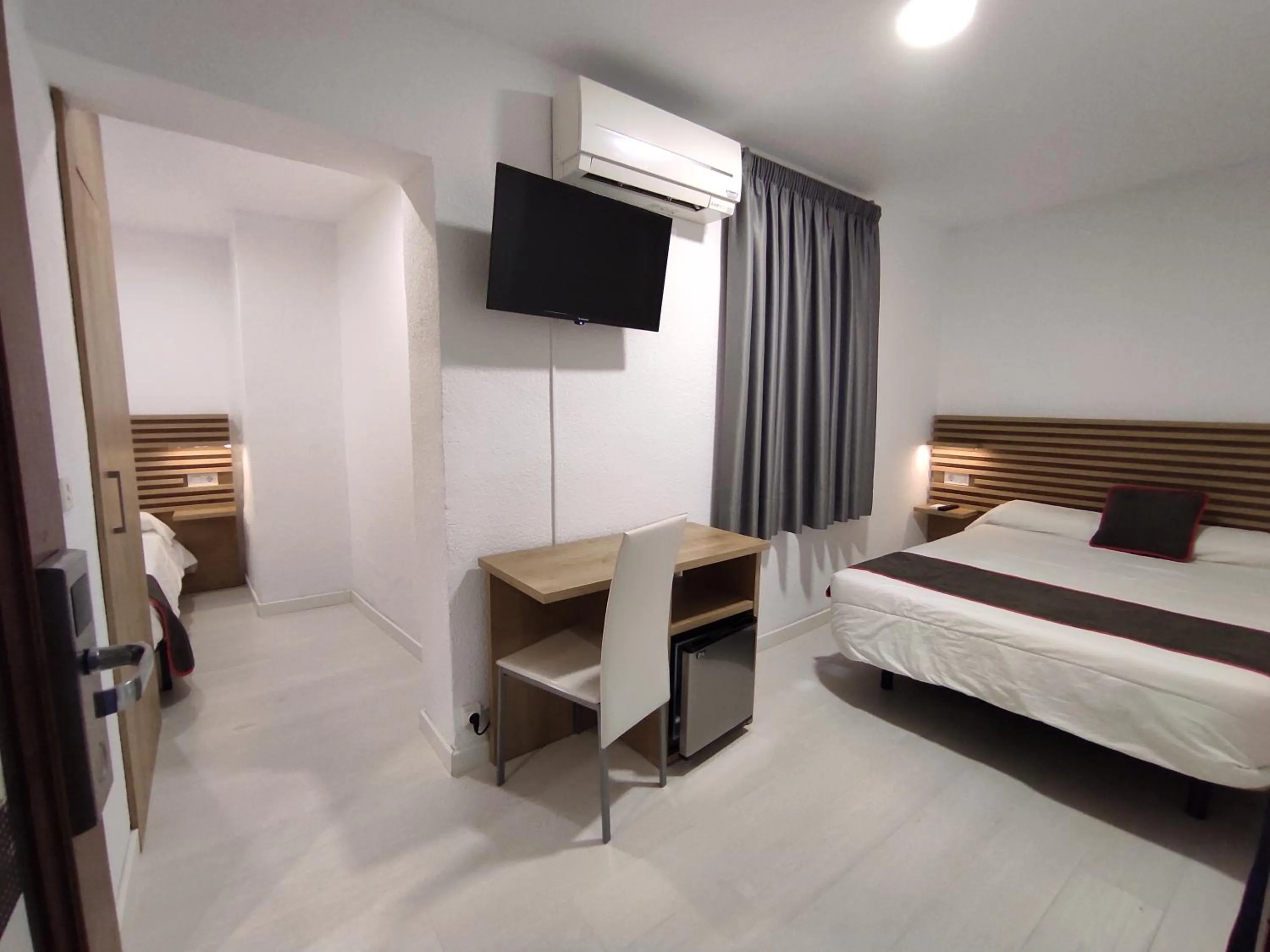 Bedroom, Bed in Emperatriz II