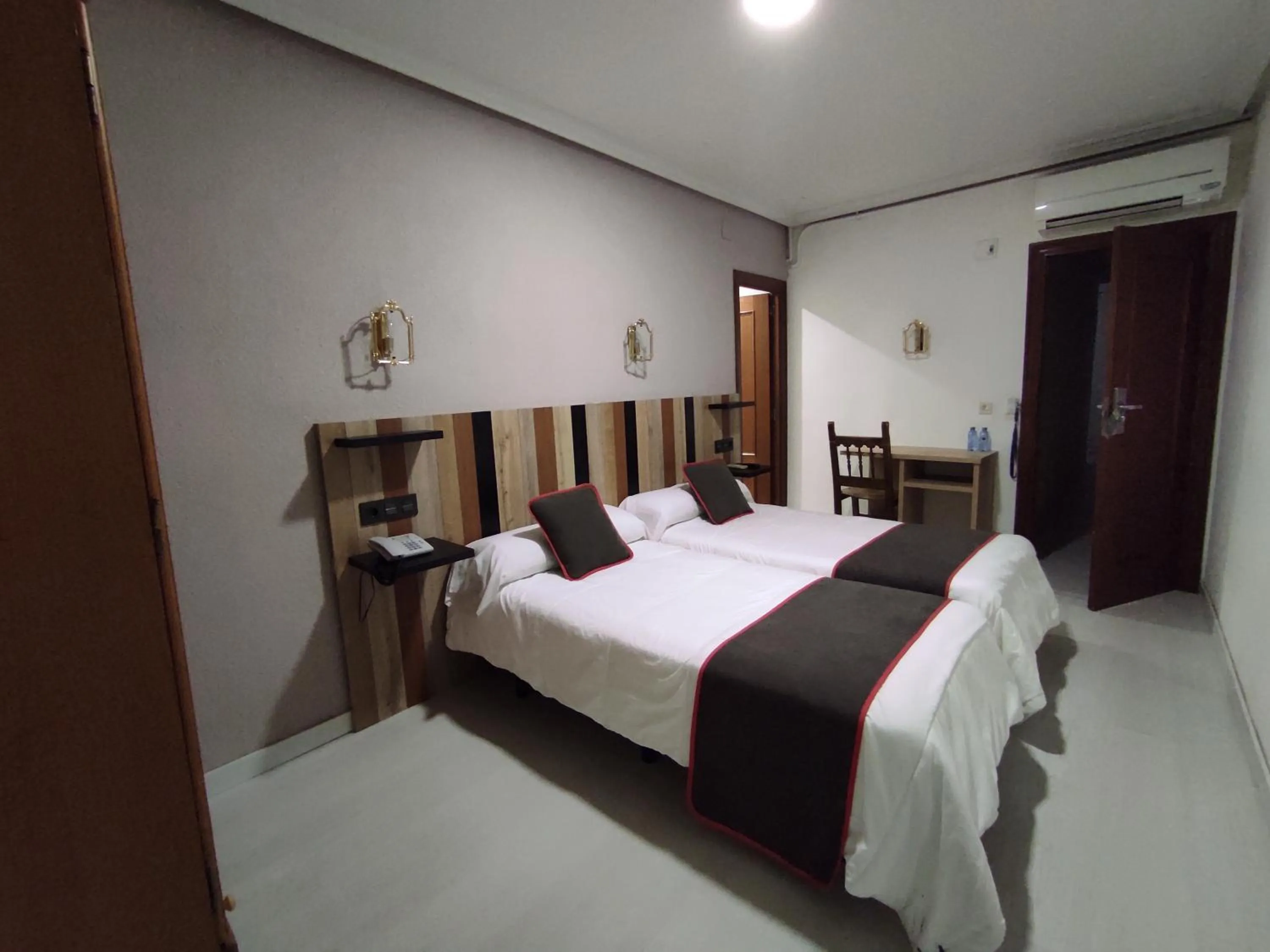 Bedroom, Bed in Emperatriz II