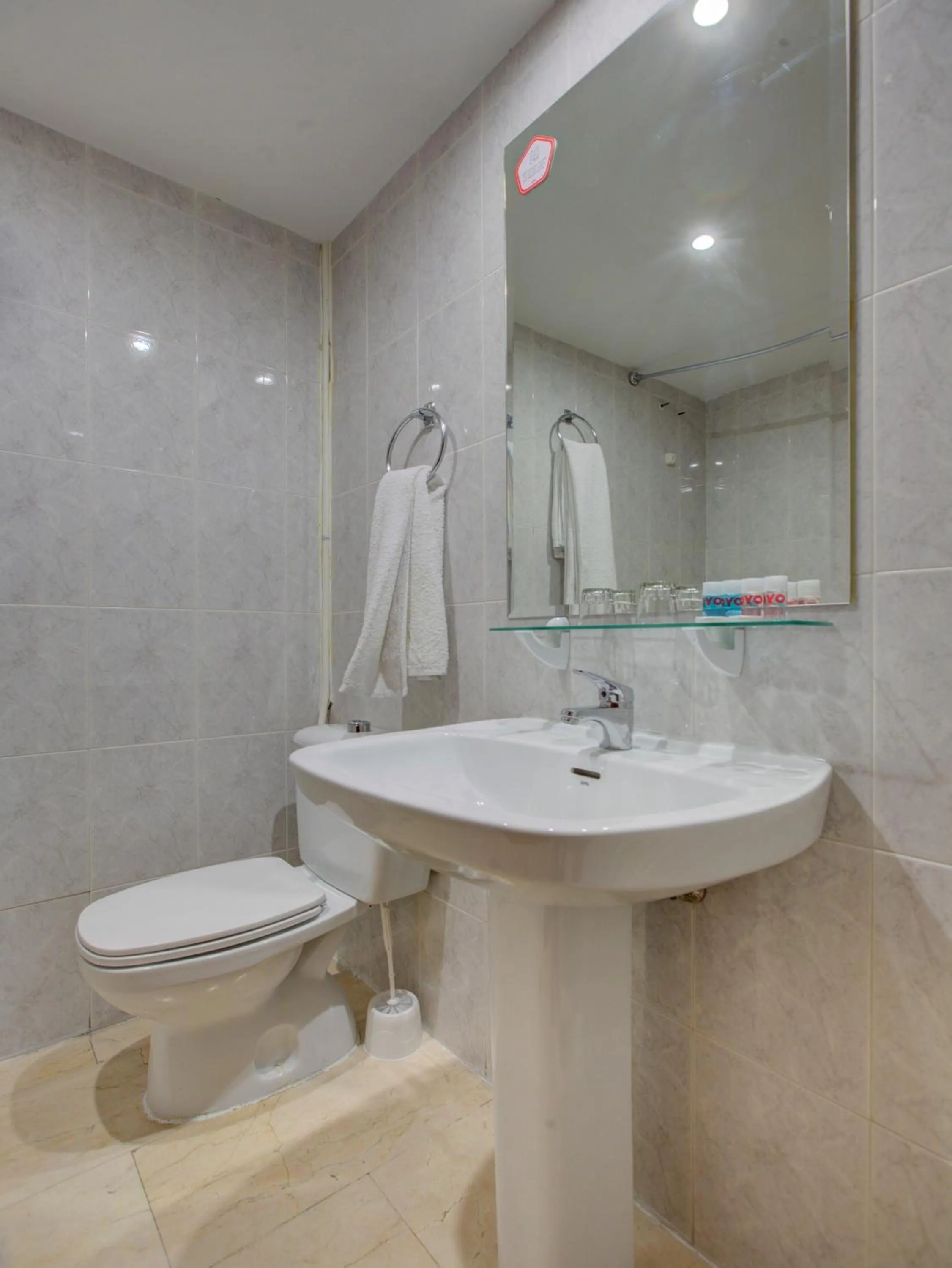 Bathroom in Emperatriz II