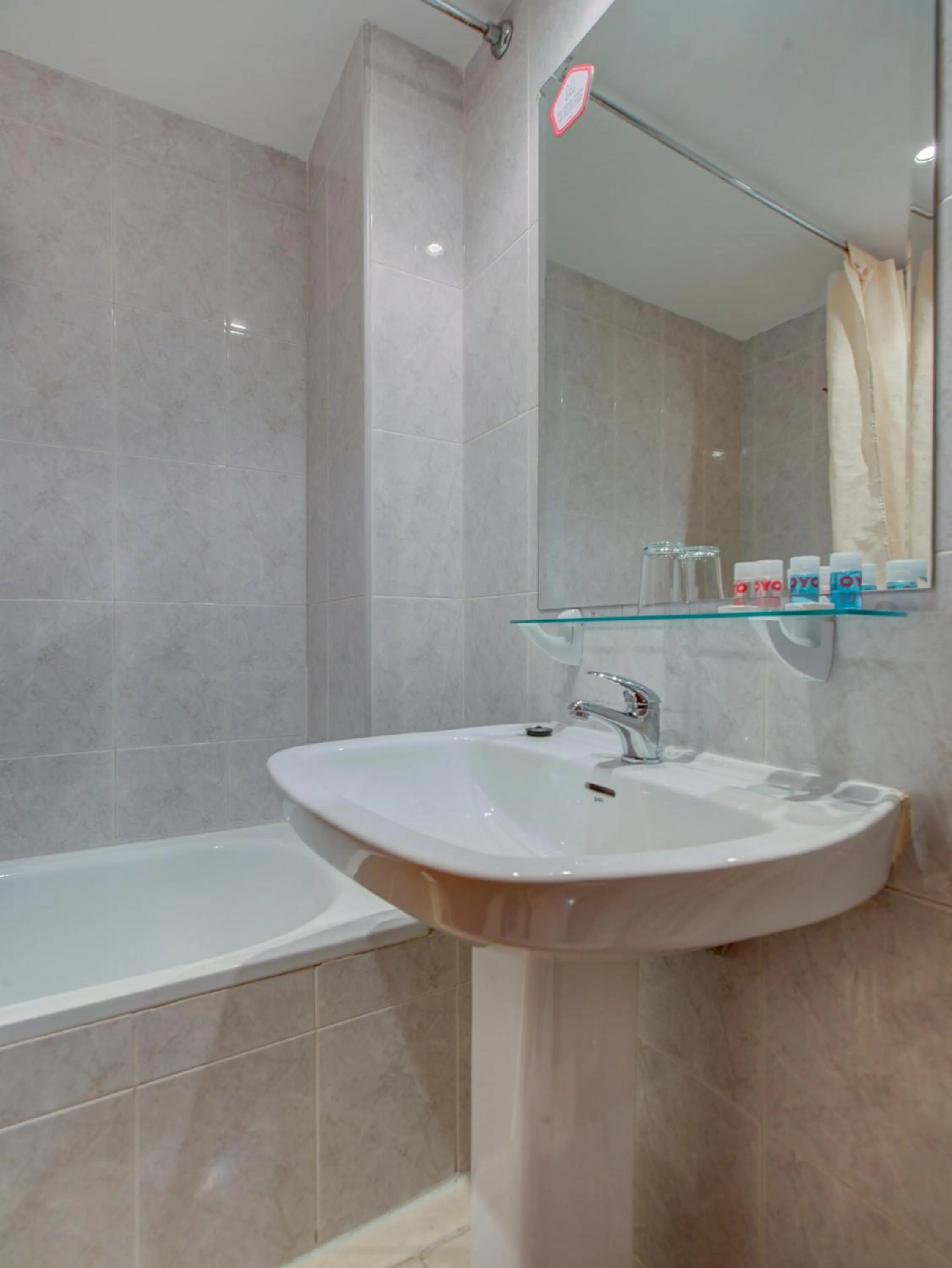 Bathroom in Emperatriz II