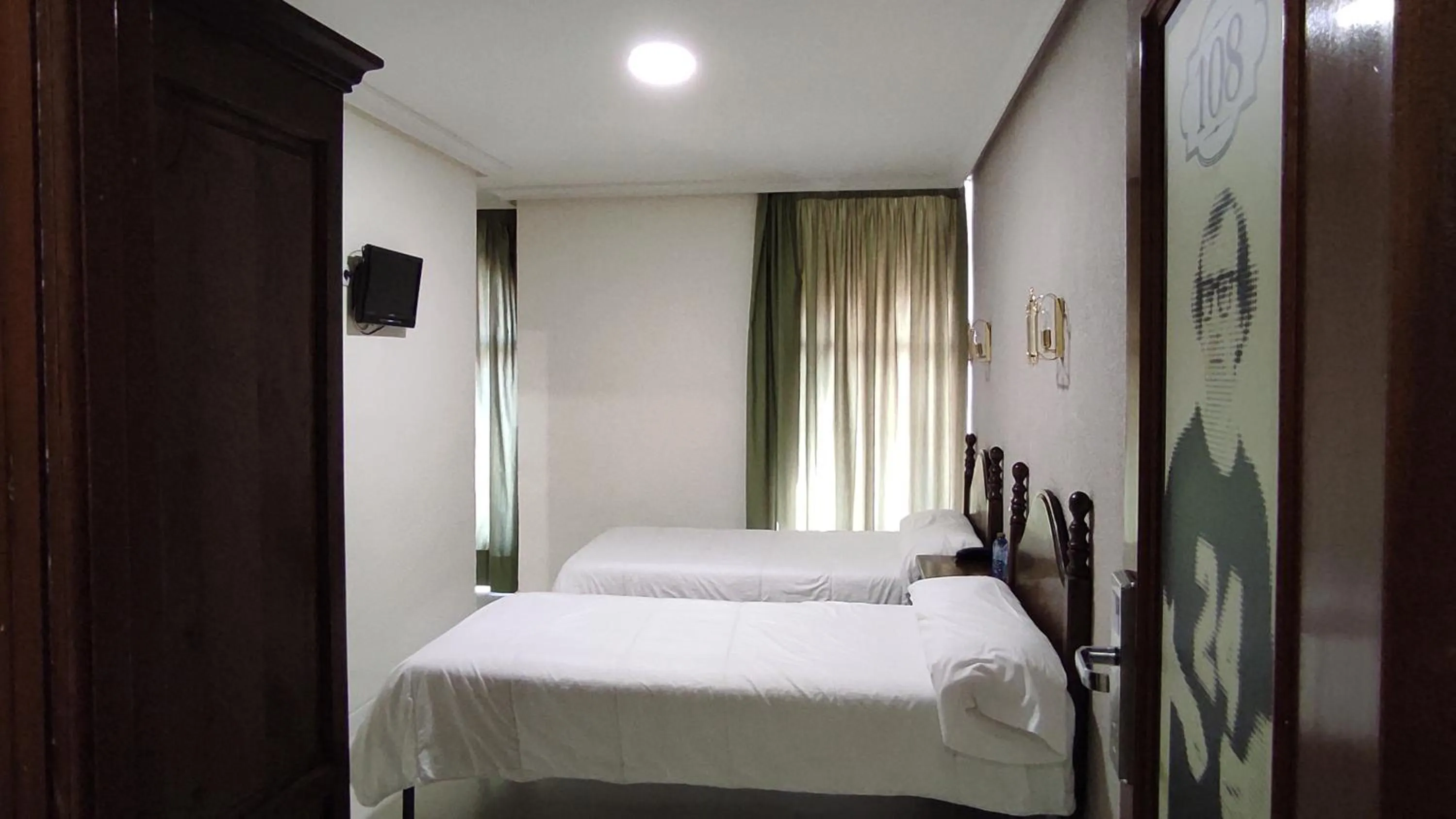 Bedroom, Bed in Emperatriz II