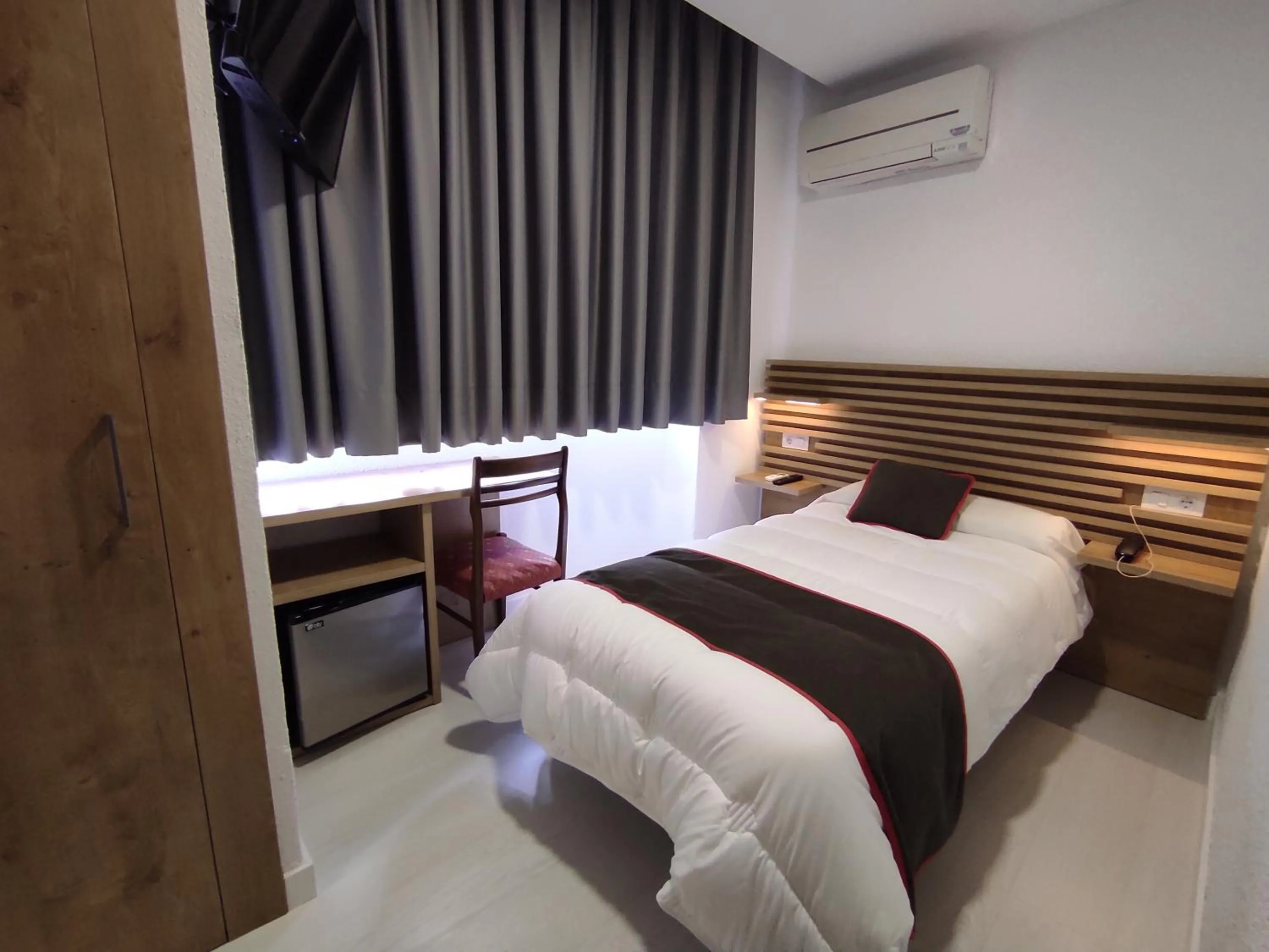 Bedroom, Bed in Emperatriz II