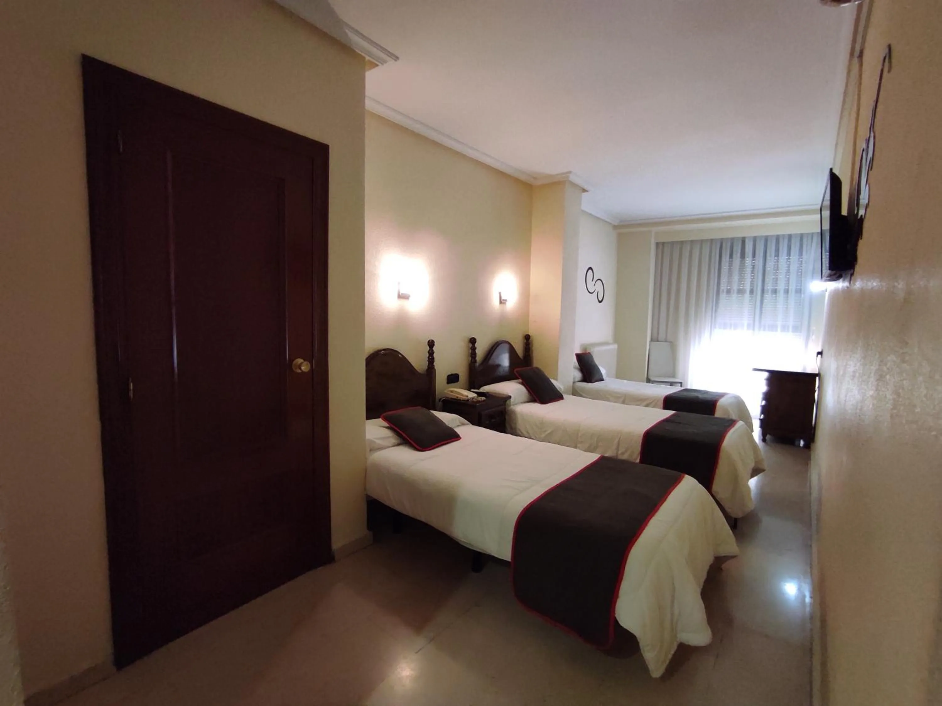 Bedroom, Bed in Emperatriz II