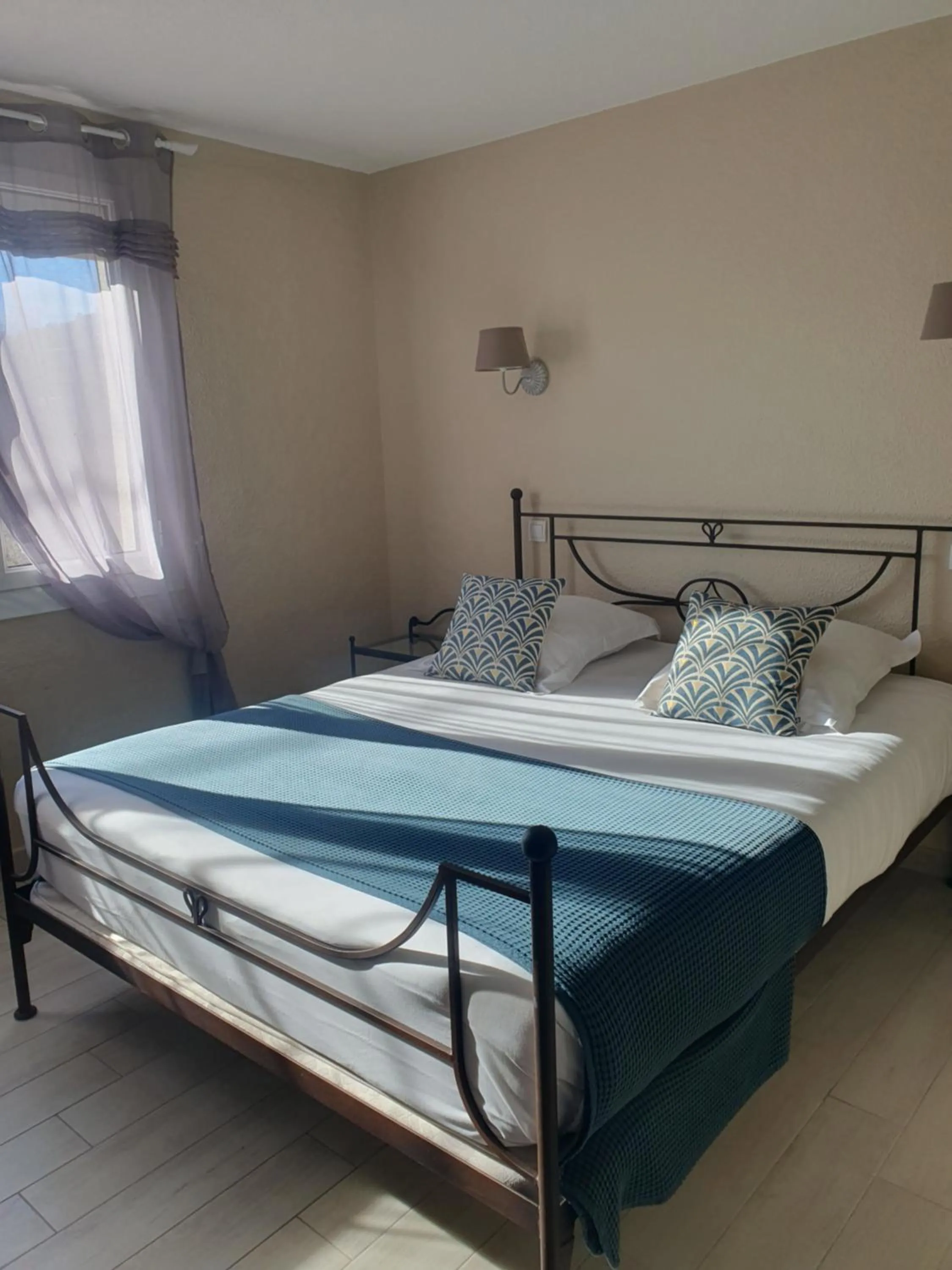 Bed in Le Mas des Quintrands Manosque - Motel de charme