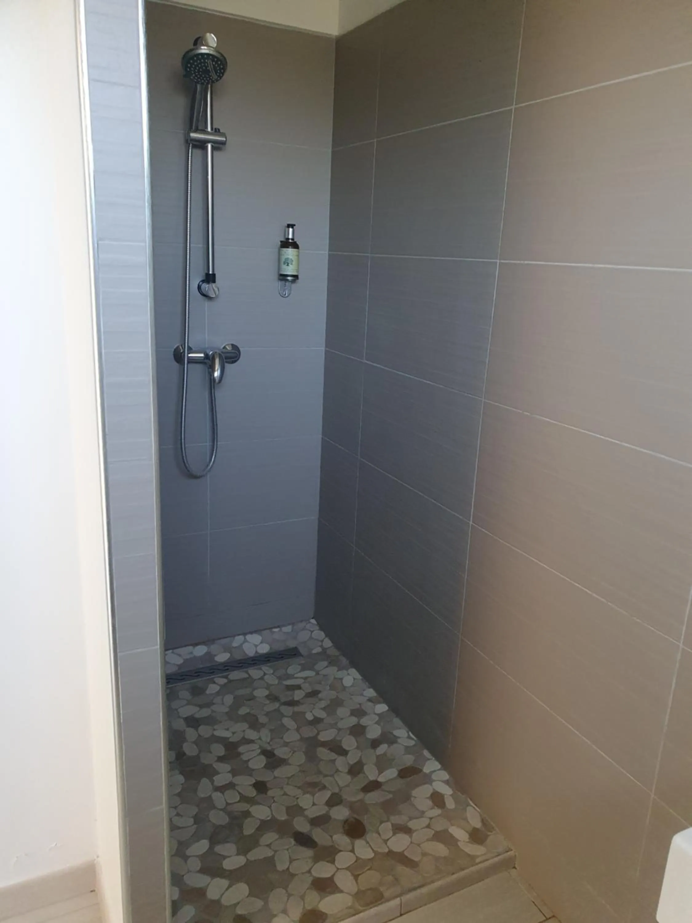 Shower in Le Mas des Quintrands Manosque - Motel de charme