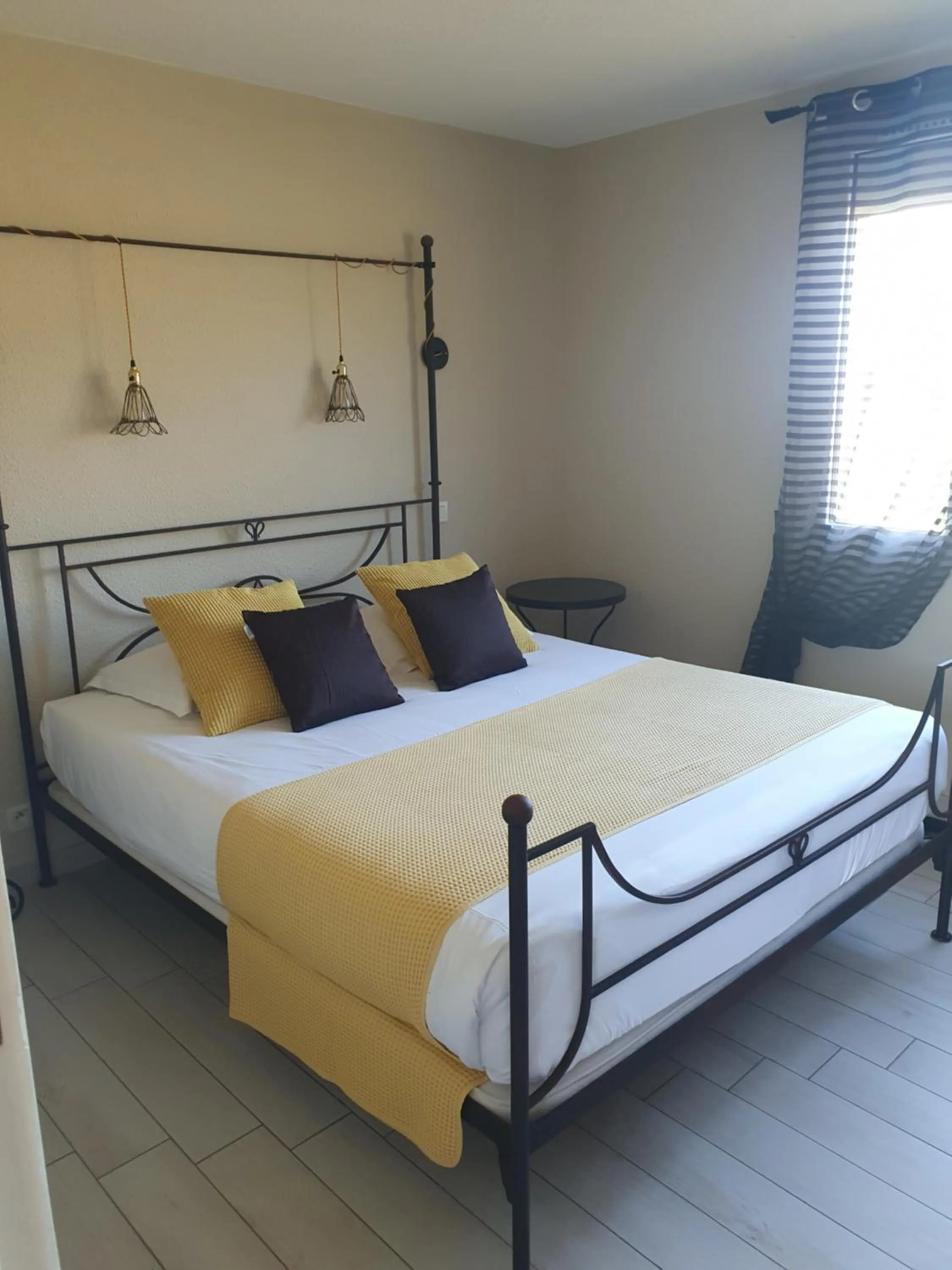 Bed in Le Mas des Quintrands Manosque - Motel de charme