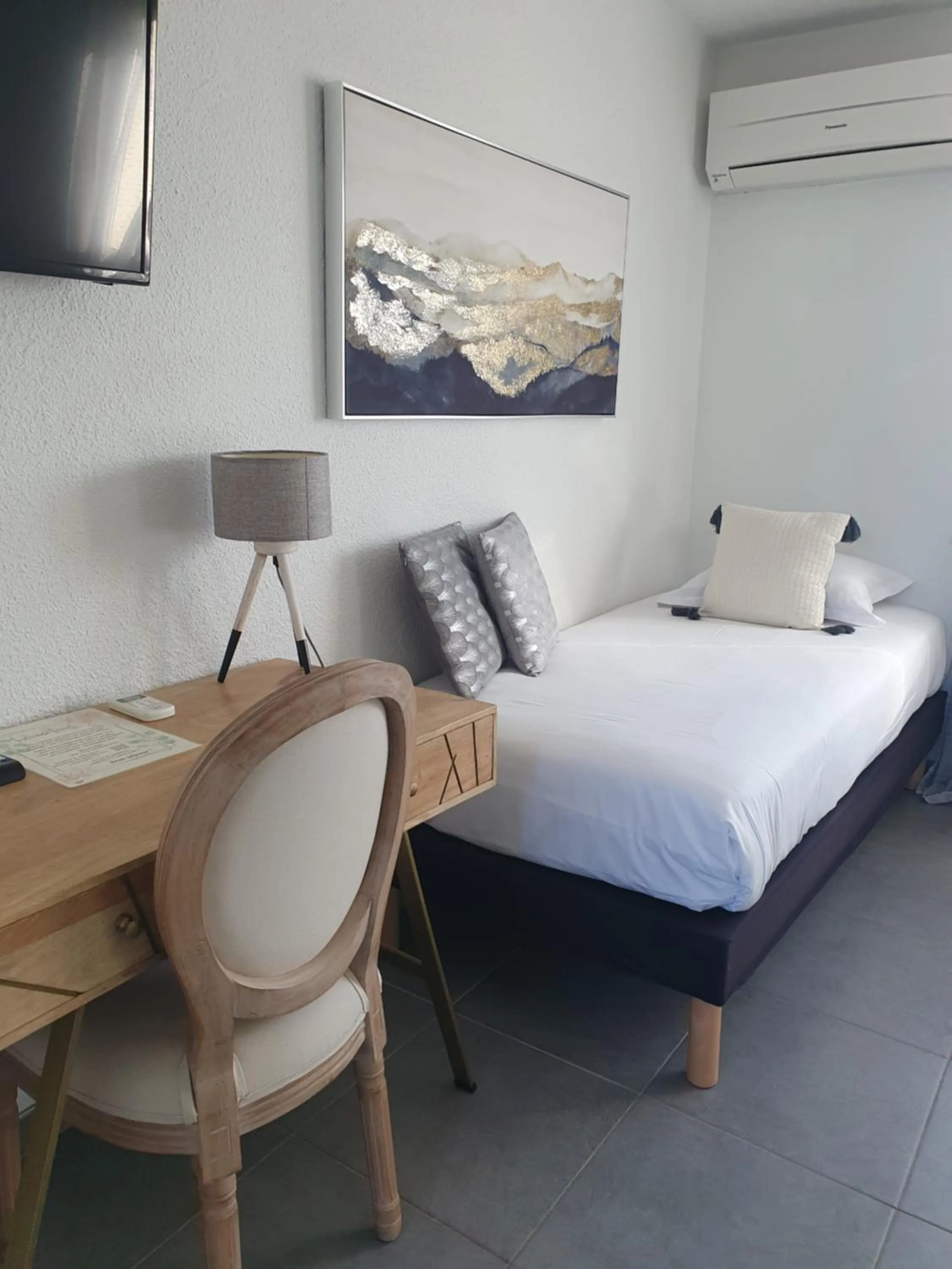 Bedroom, Bed in Le Mas des Quintrands Manosque - Motel de charme