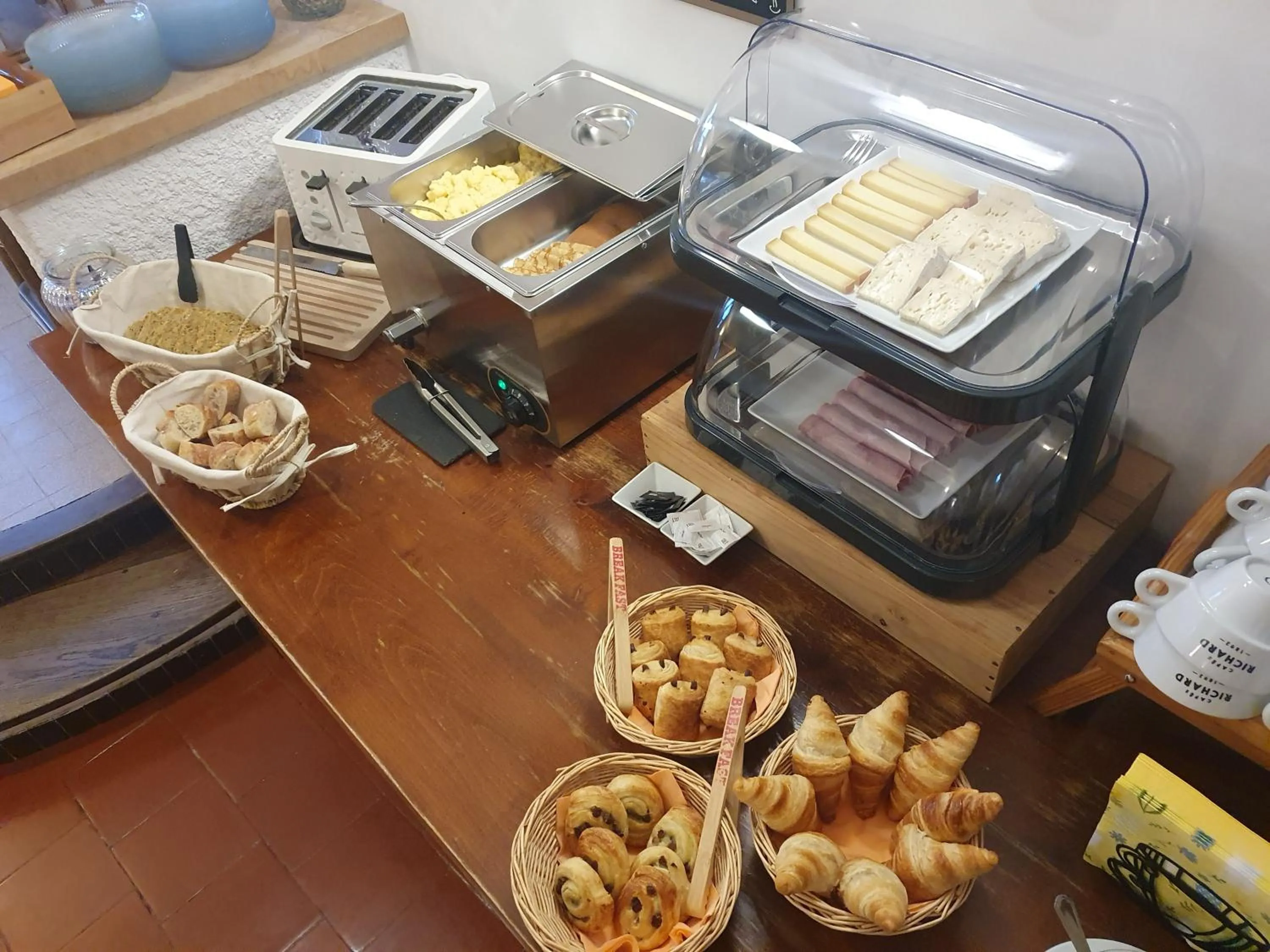 Breakfast in Le Mas des Quintrands Manosque - Motel de charme