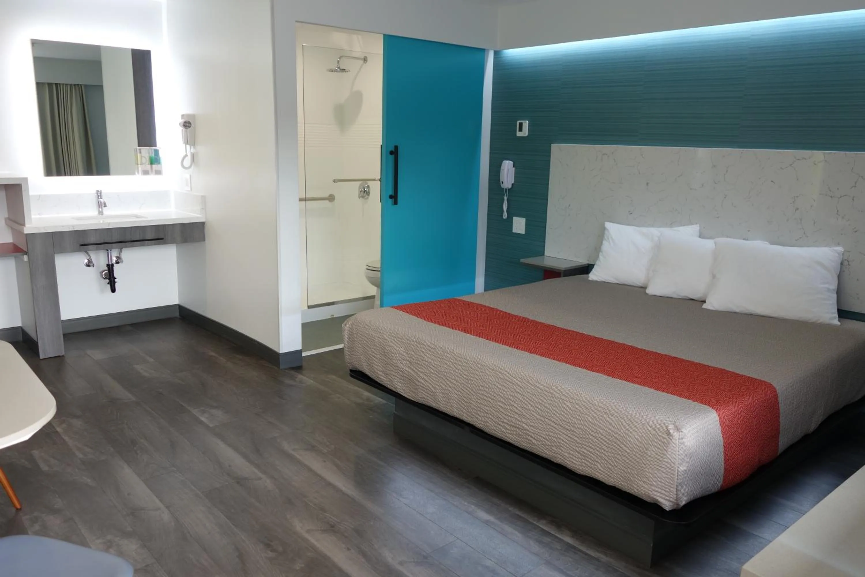 Photo of the whole room, Bed in Solo Motel Broadway