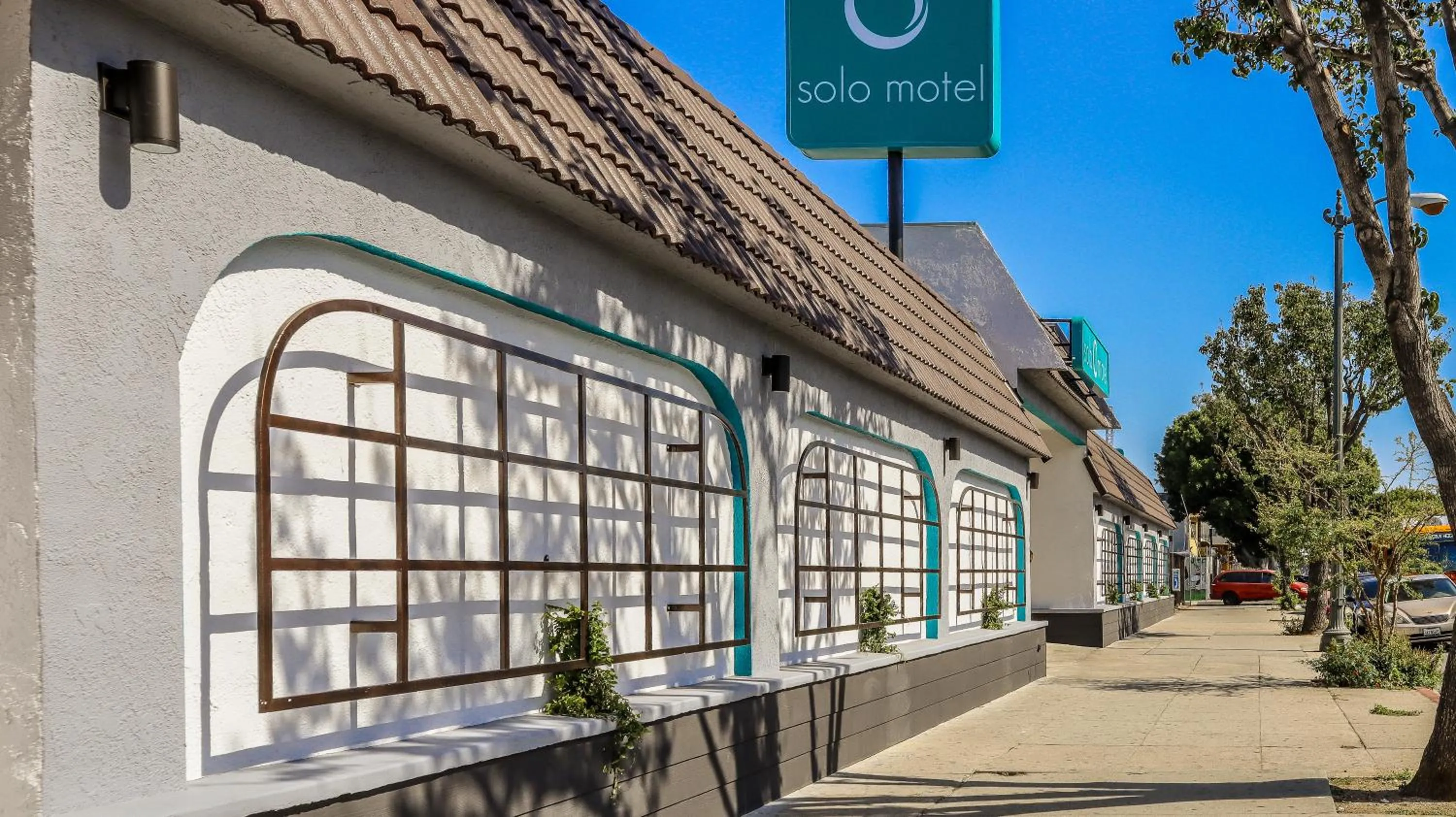 Property building in Solo Motel Broadway