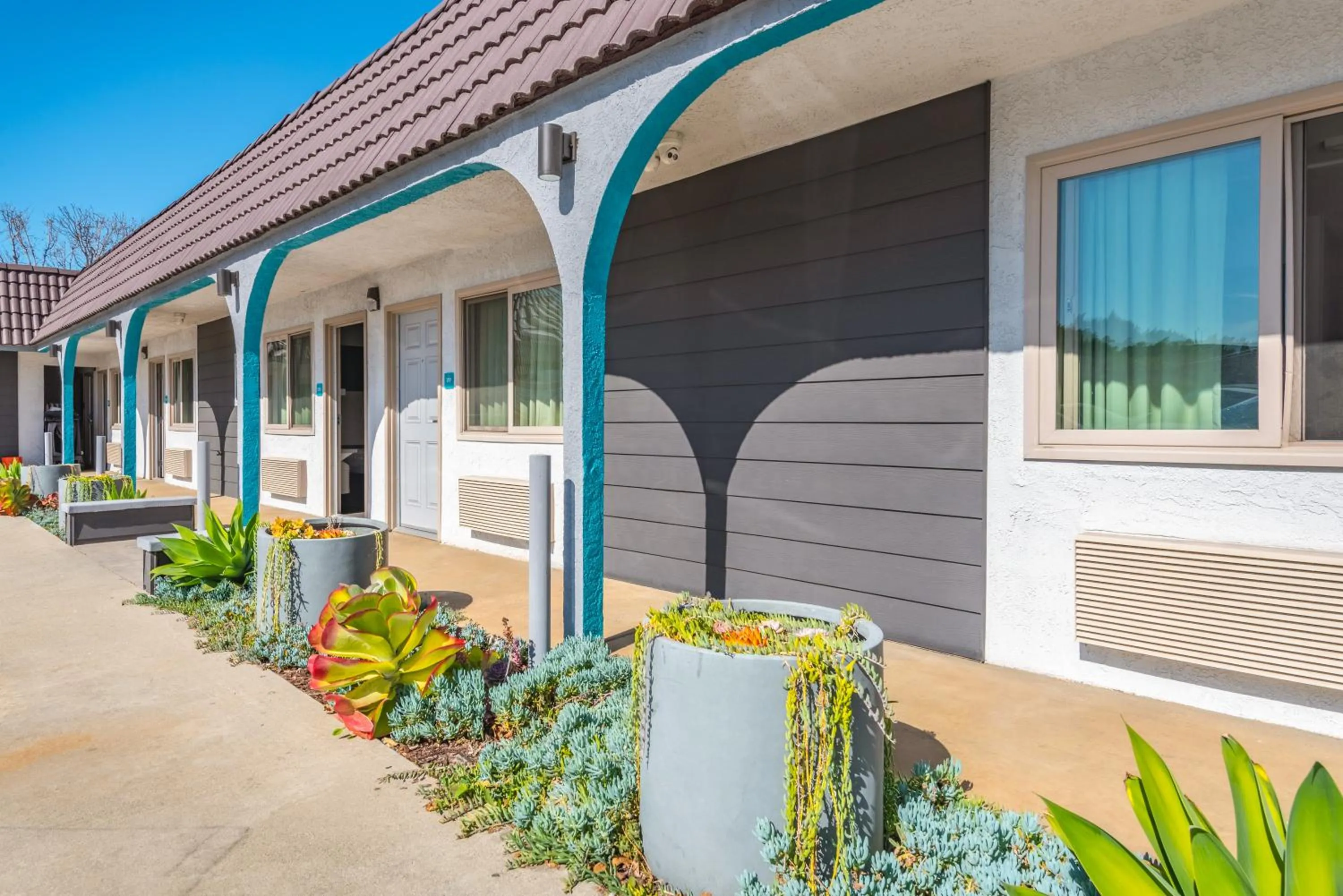 Property building in Solo Motel Broadway