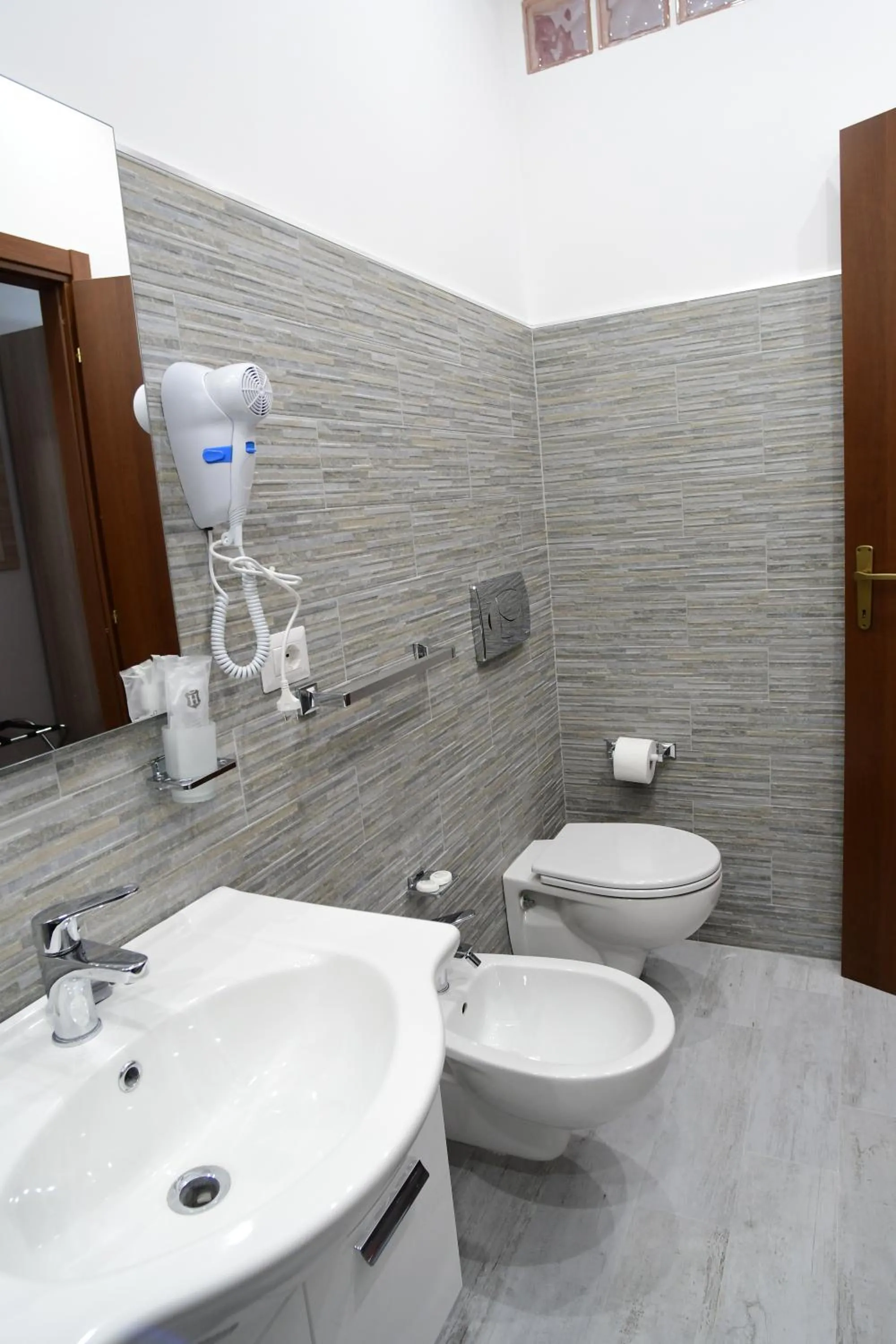 Shower in Royal Termini