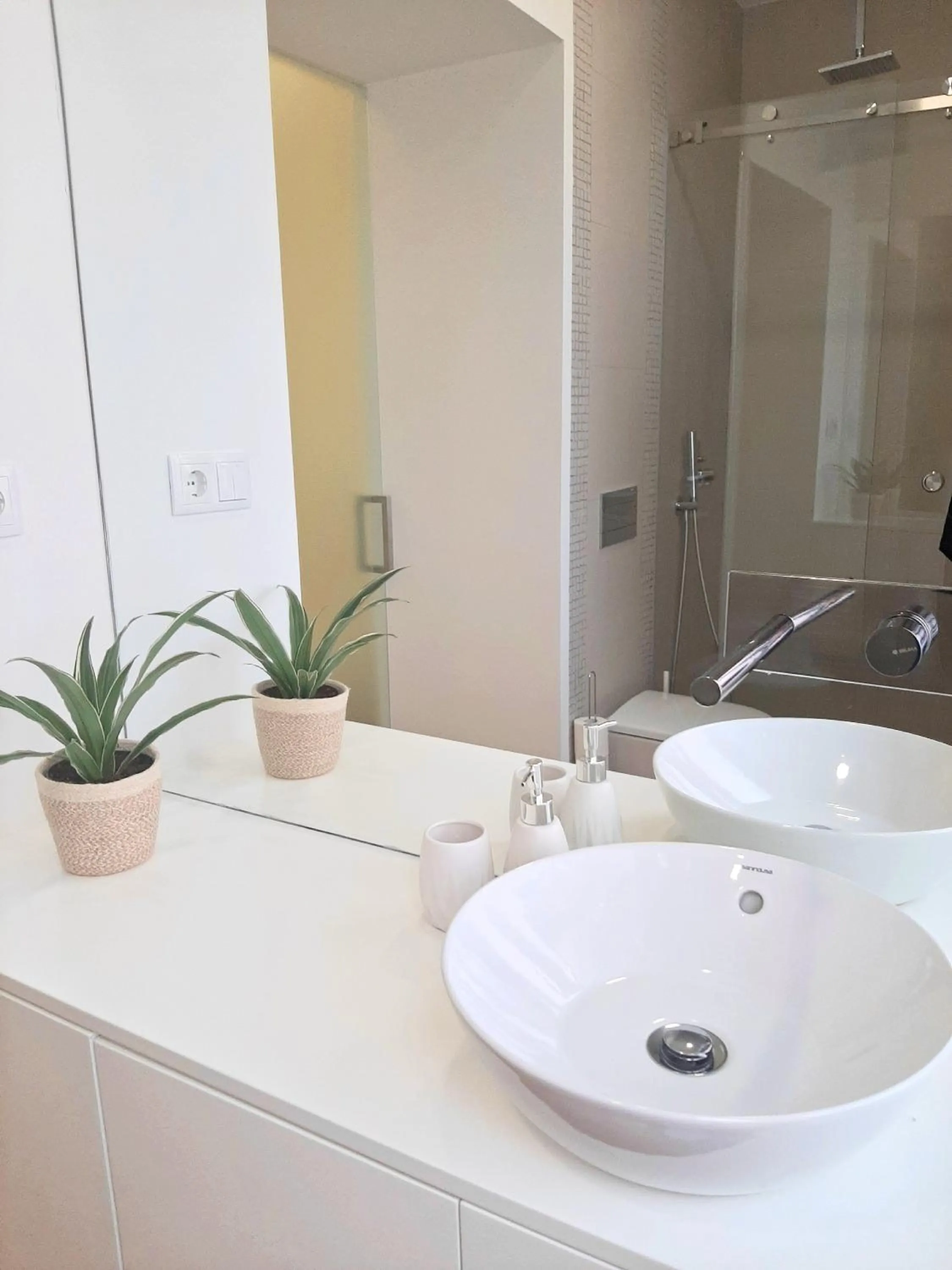 Bathroom in Hola Lisbon Suites