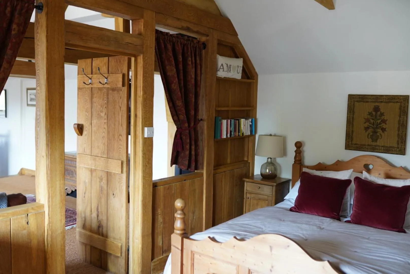 Bedroom, Bed in Finchden Barn