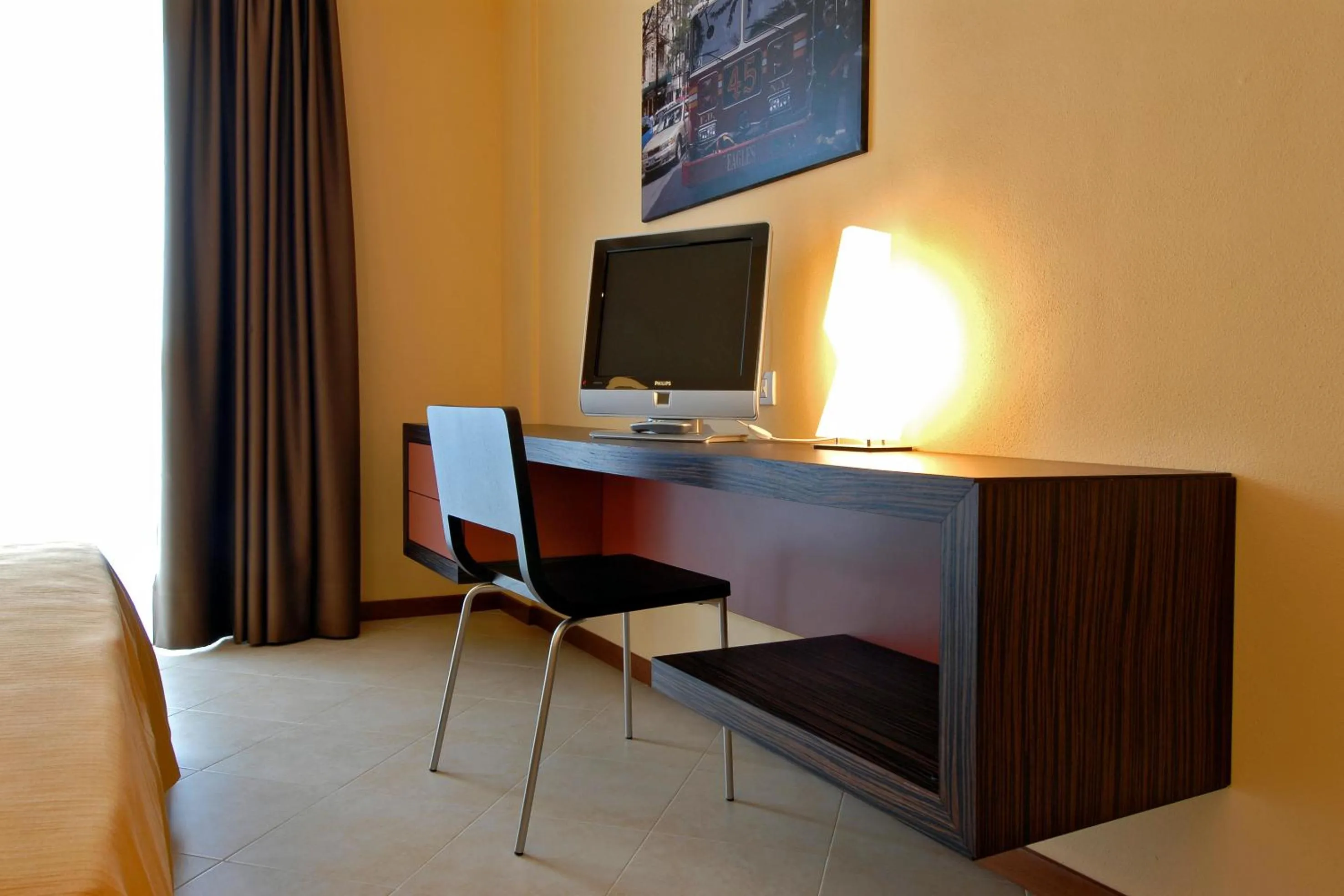 Seating area in Rosso Frizzante