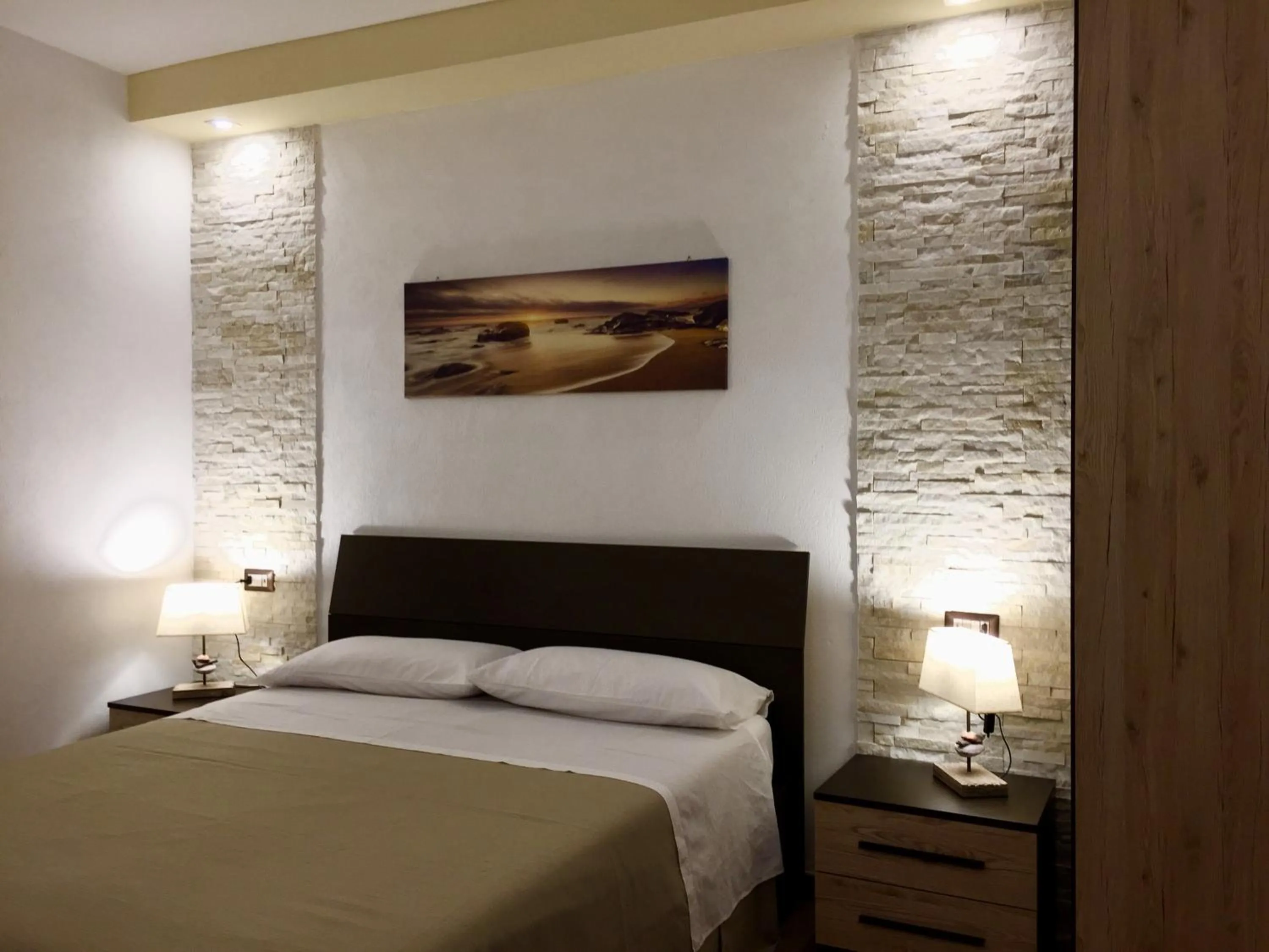 Photo of the whole room, Bed in Sunset Bed and Breakfast