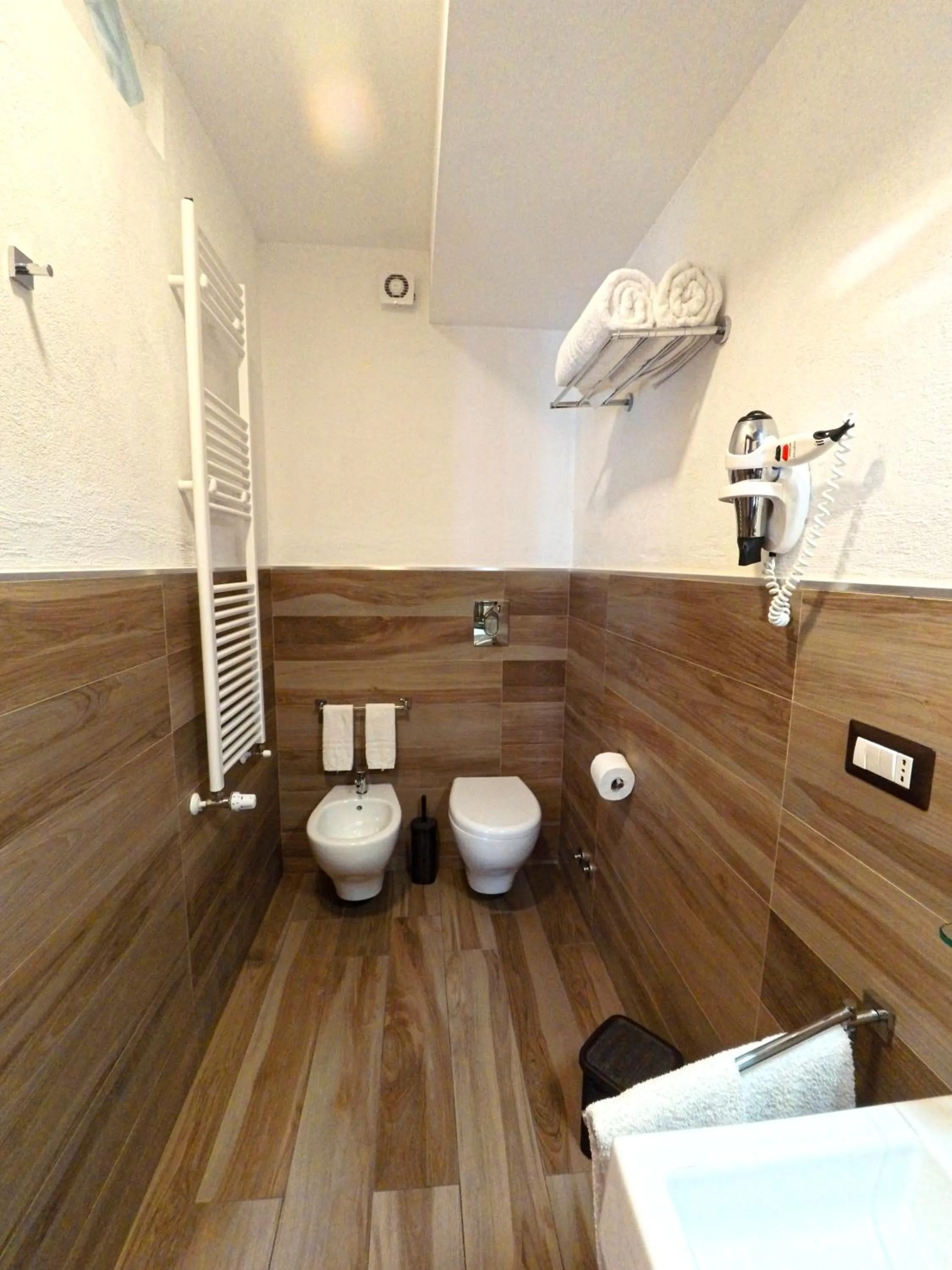 Toilet in Sunset Bed and Breakfast