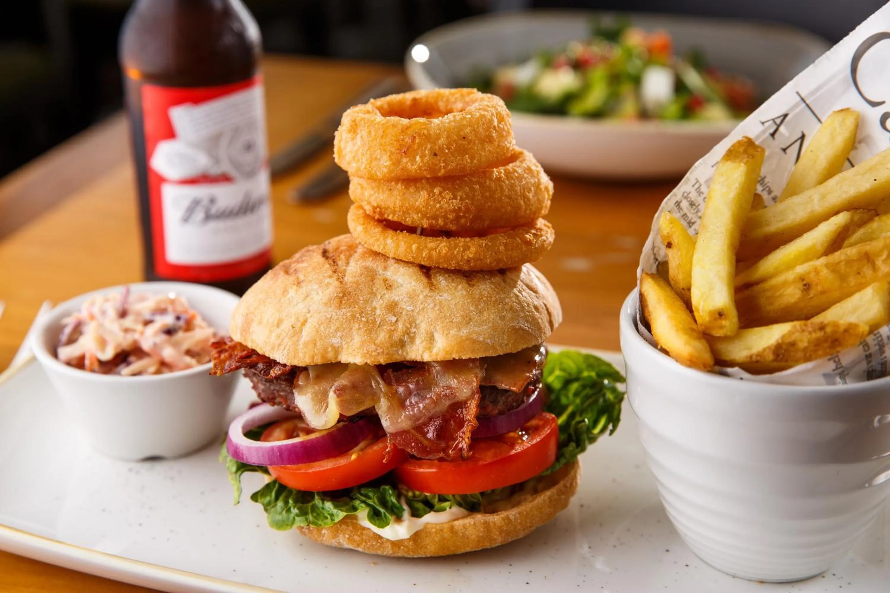 Lounge or bar in Holiday Inn Maidenhead Windsor