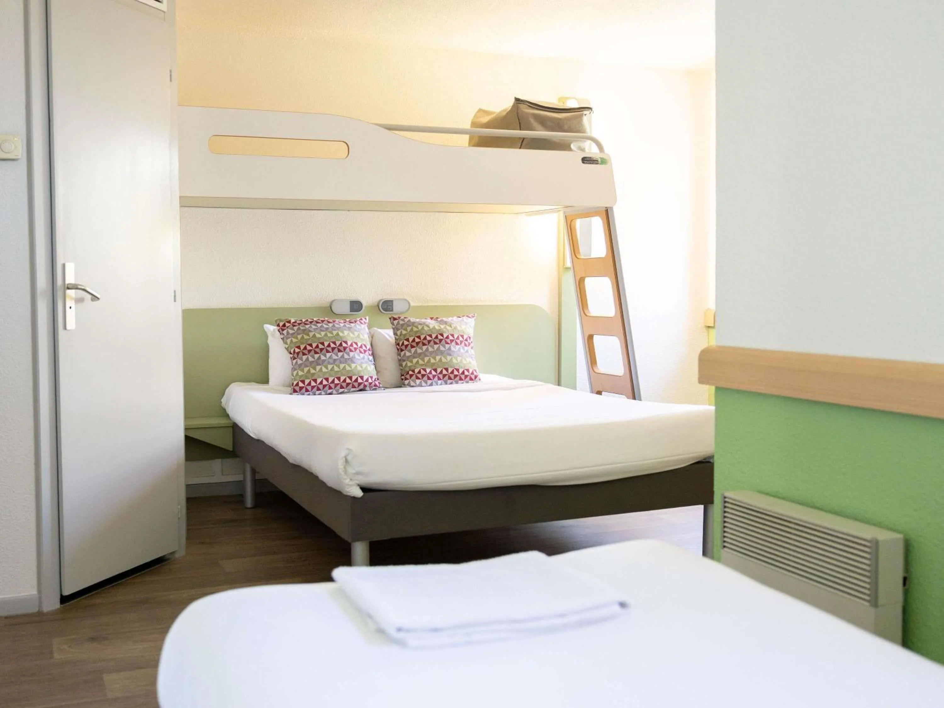 Bedroom, Bed in ibis budget Narbonne Sud A9/A61