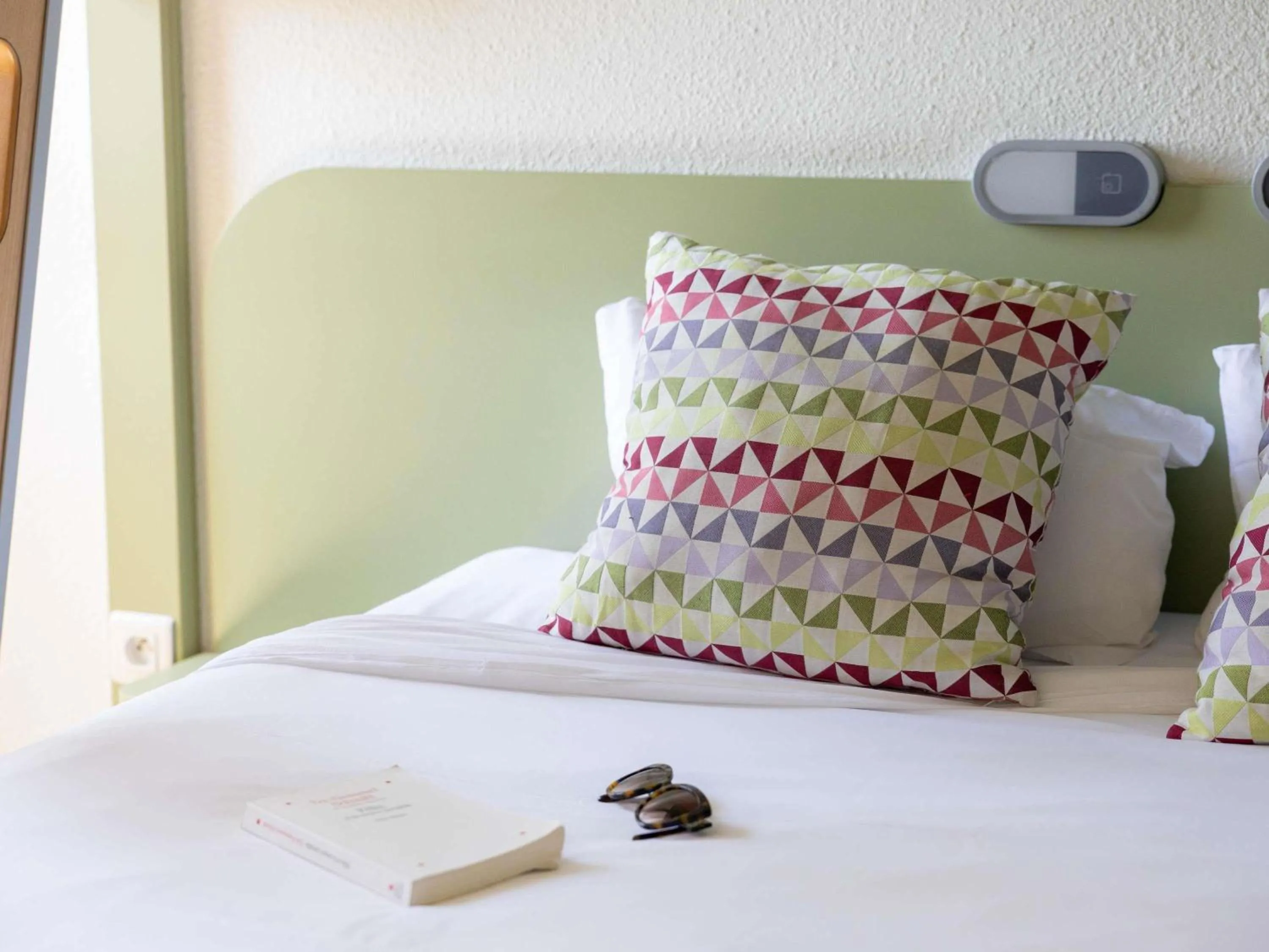 Bedroom, Bed in ibis budget Narbonne Sud A9/A61