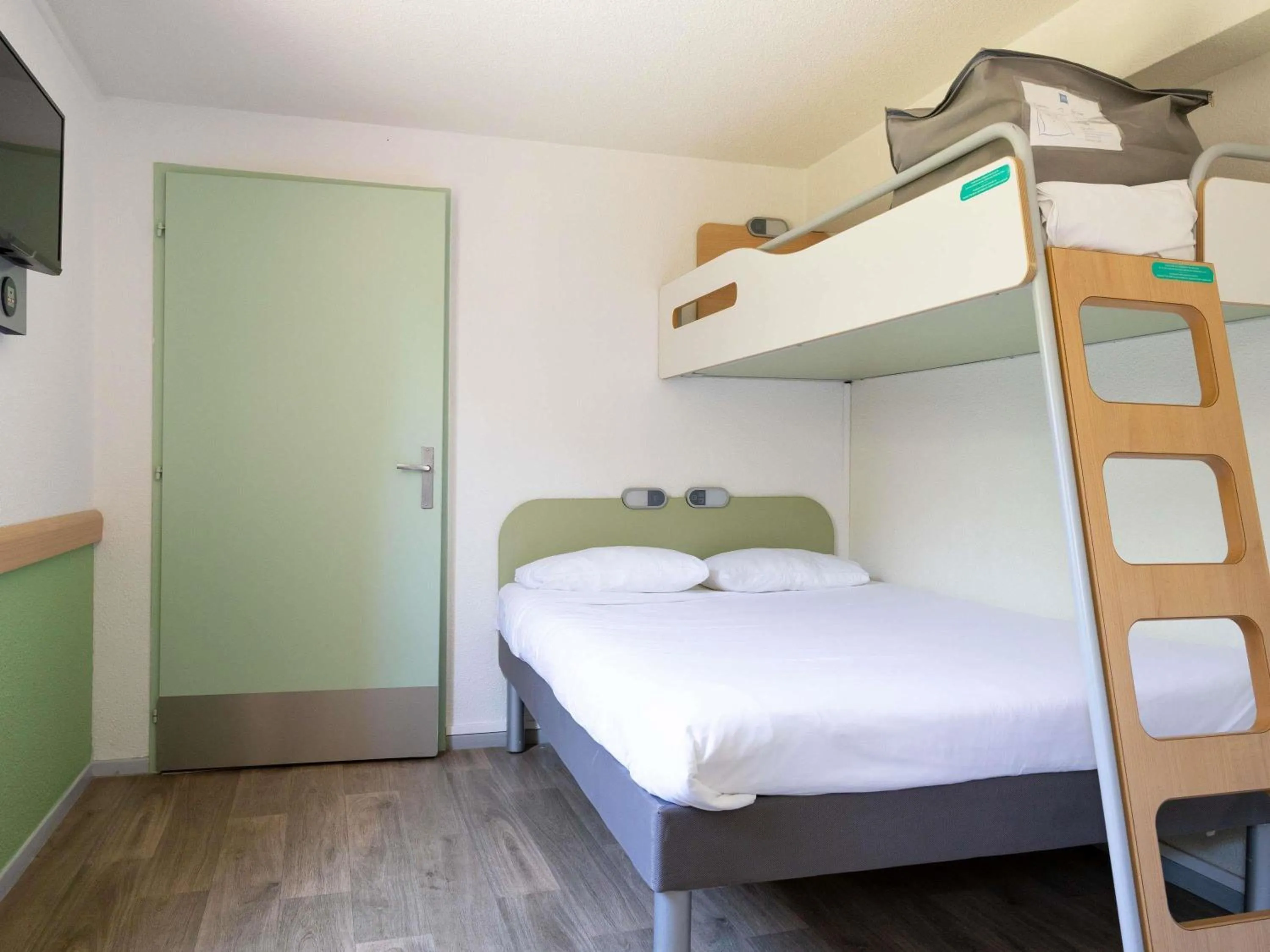 Bedroom, Bed in ibis budget Narbonne Sud A9/A61