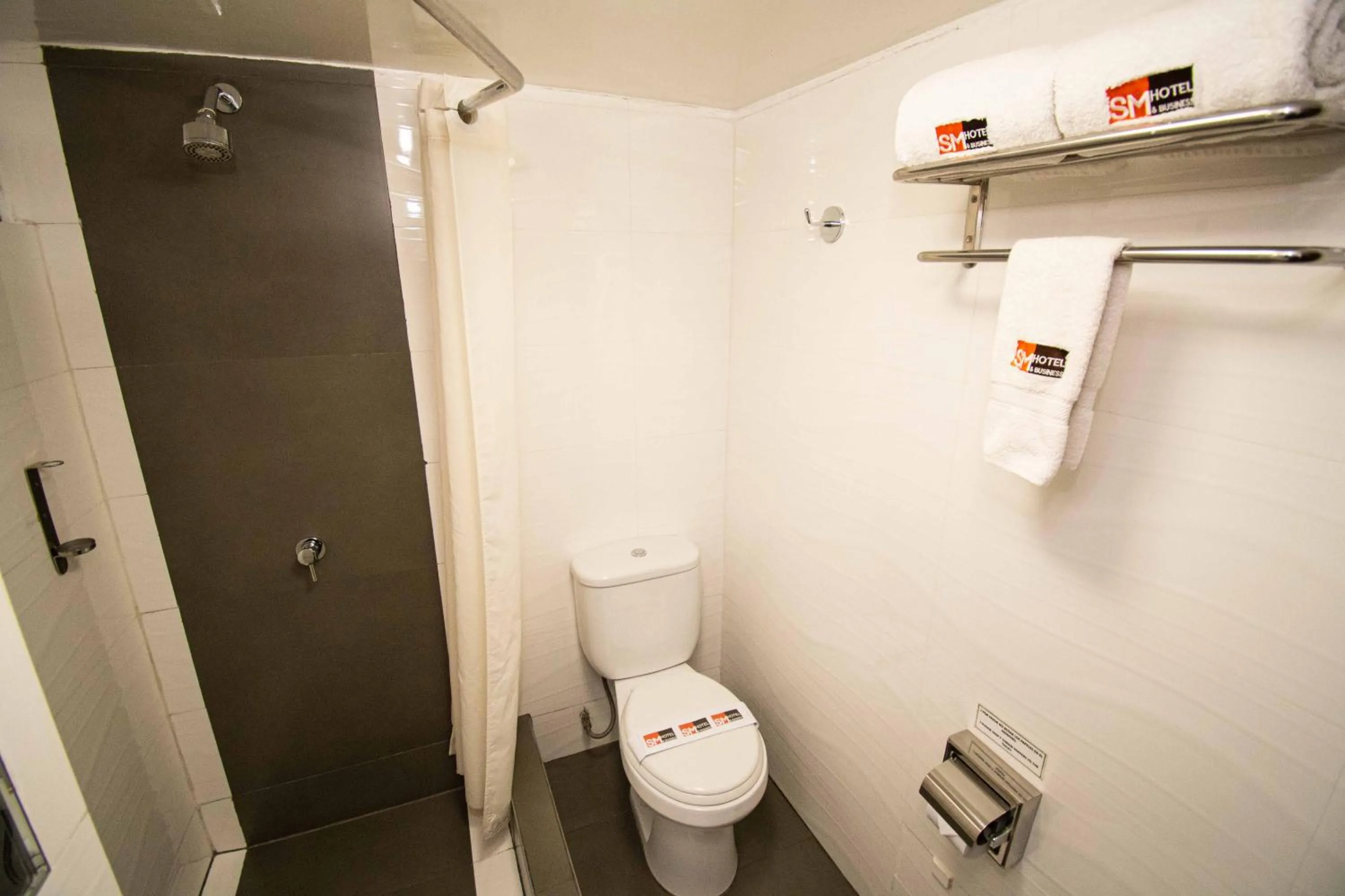 Bathroom in SM Hotel