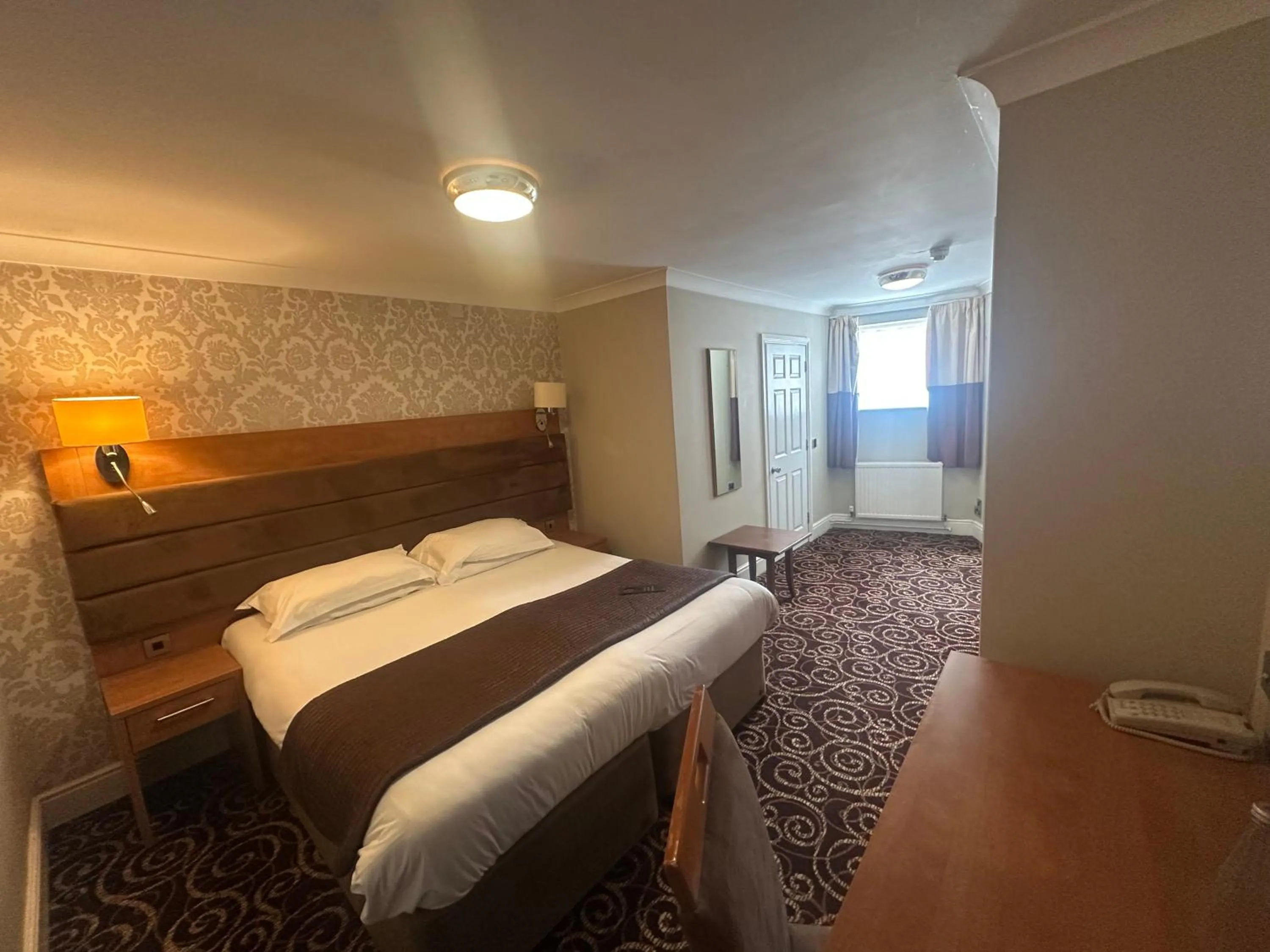 Bedroom, Bed in The Legacy Rose & Crown Hotel