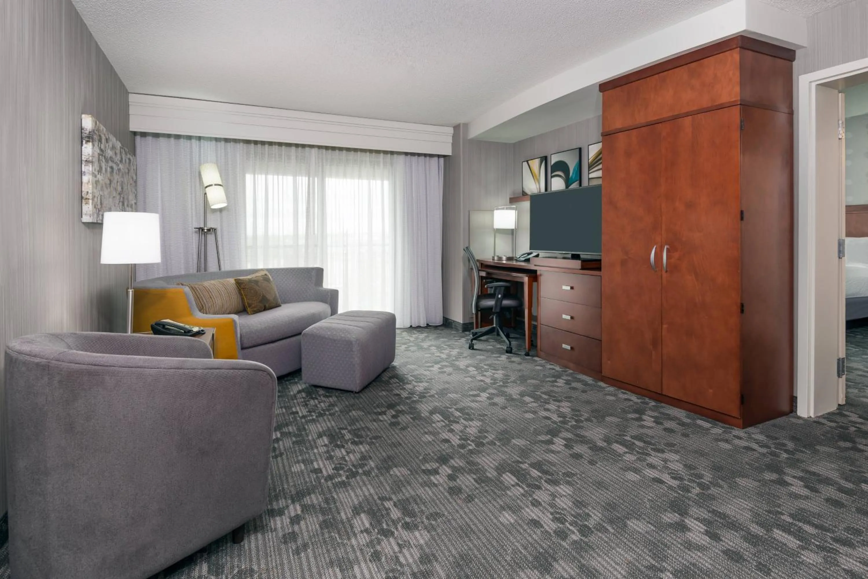 Living room in Courtyard by Marriott Buffalo Airport