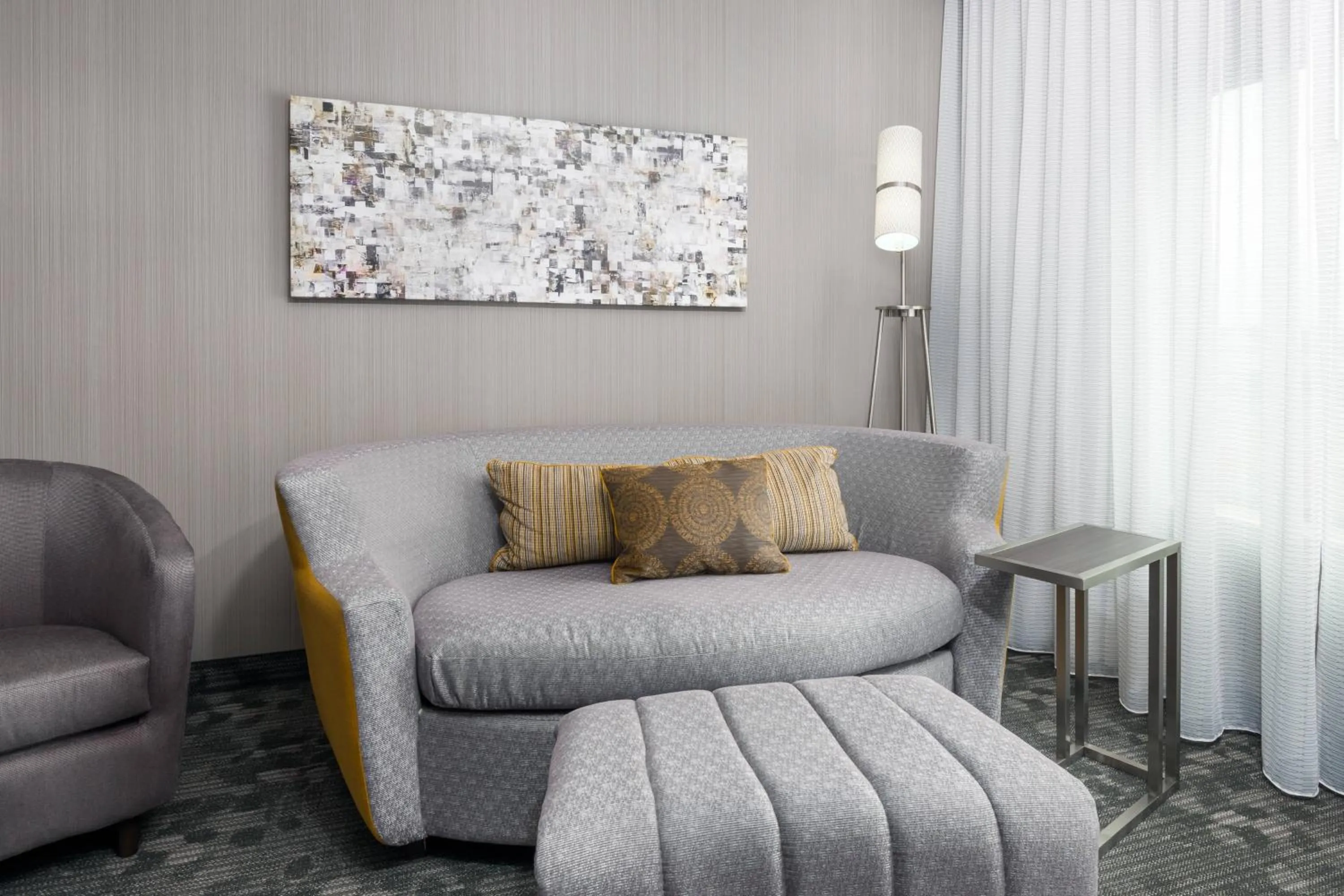 Photo of the whole room in Courtyard by Marriott Buffalo Airport