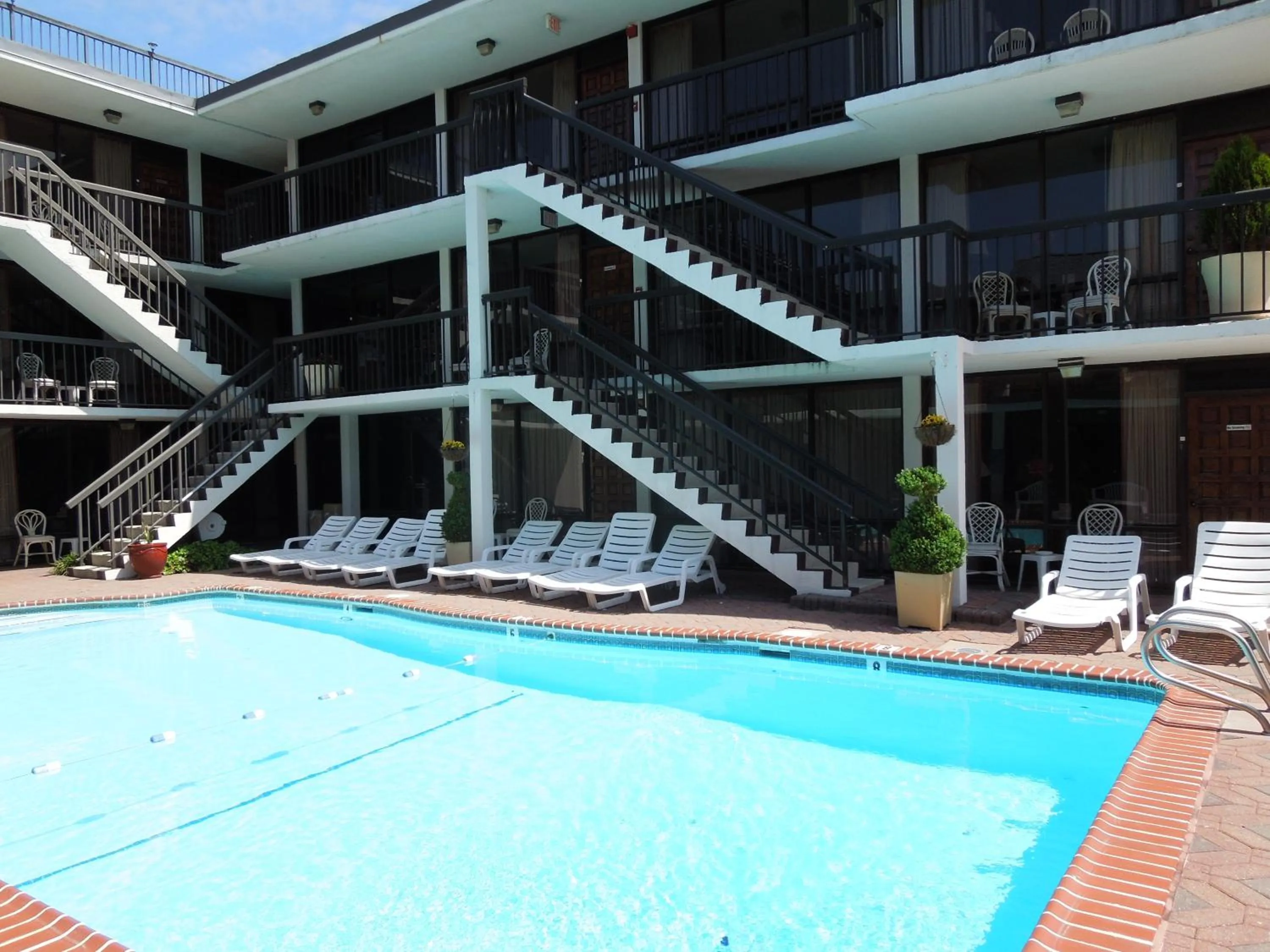 Swimming pool in Alamar Resort Inn