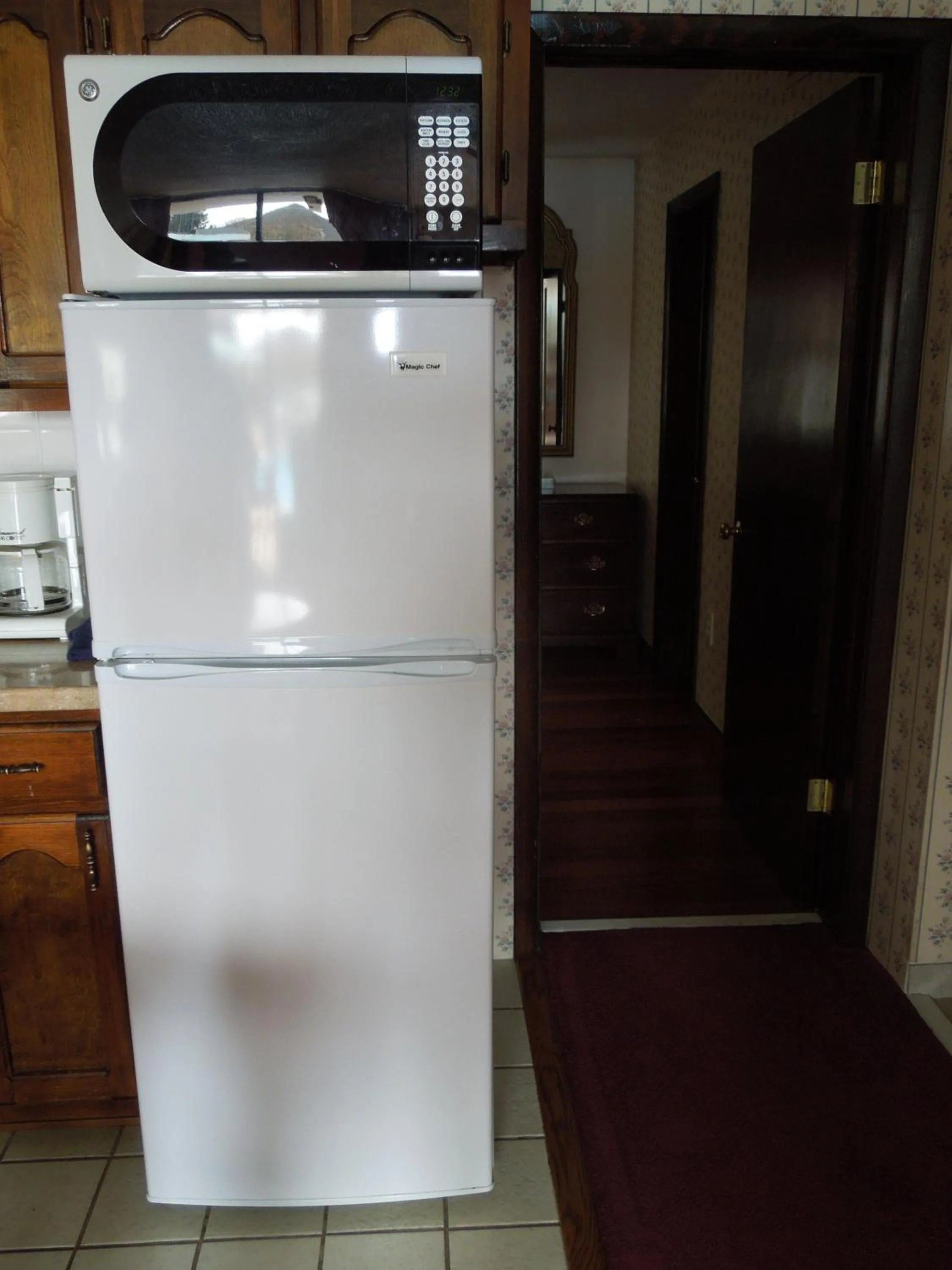 Kitchen or kitchenette in Alamar Resort Inn
