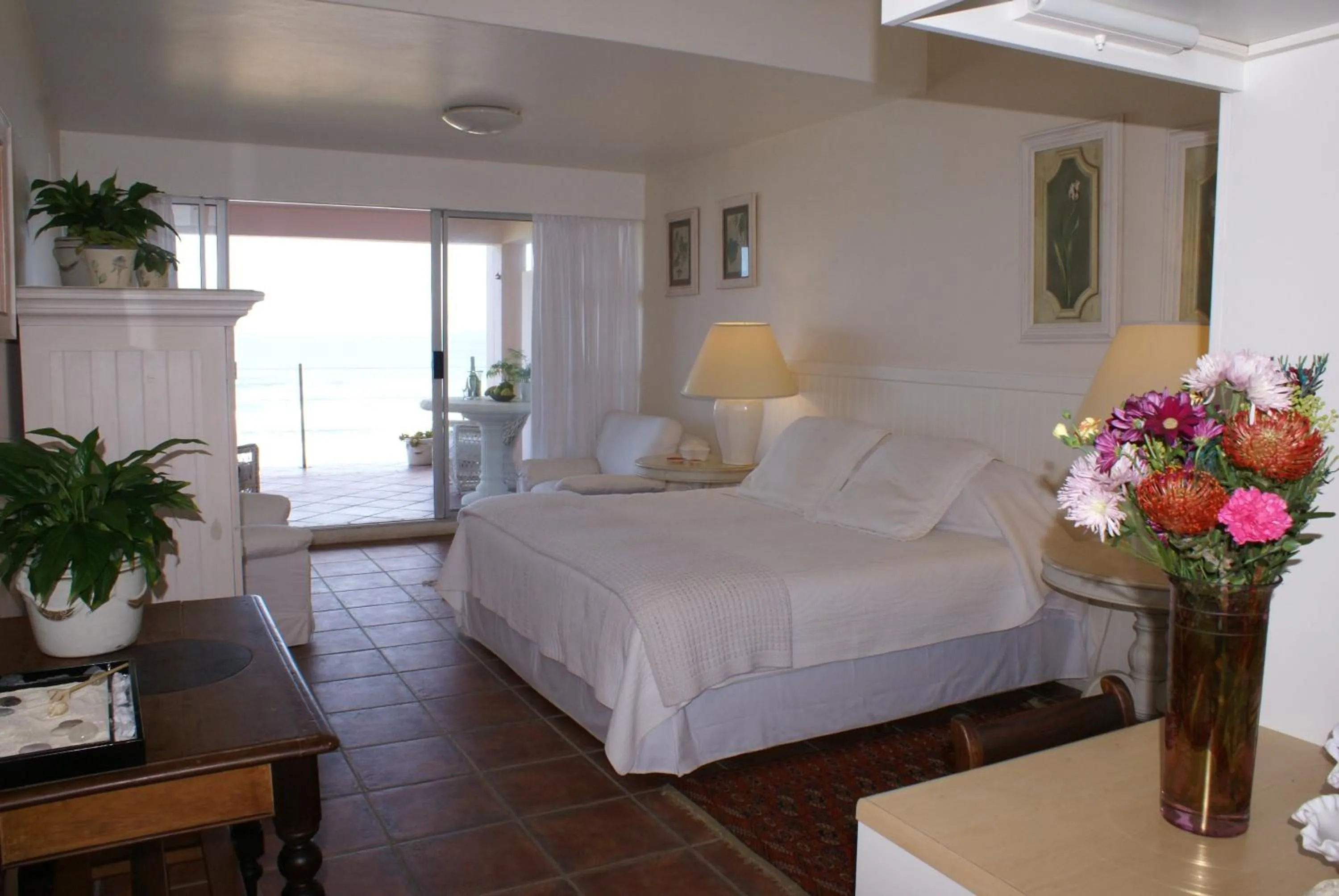 Photo of the whole room, Bed in The Pink Lodge on The Beach