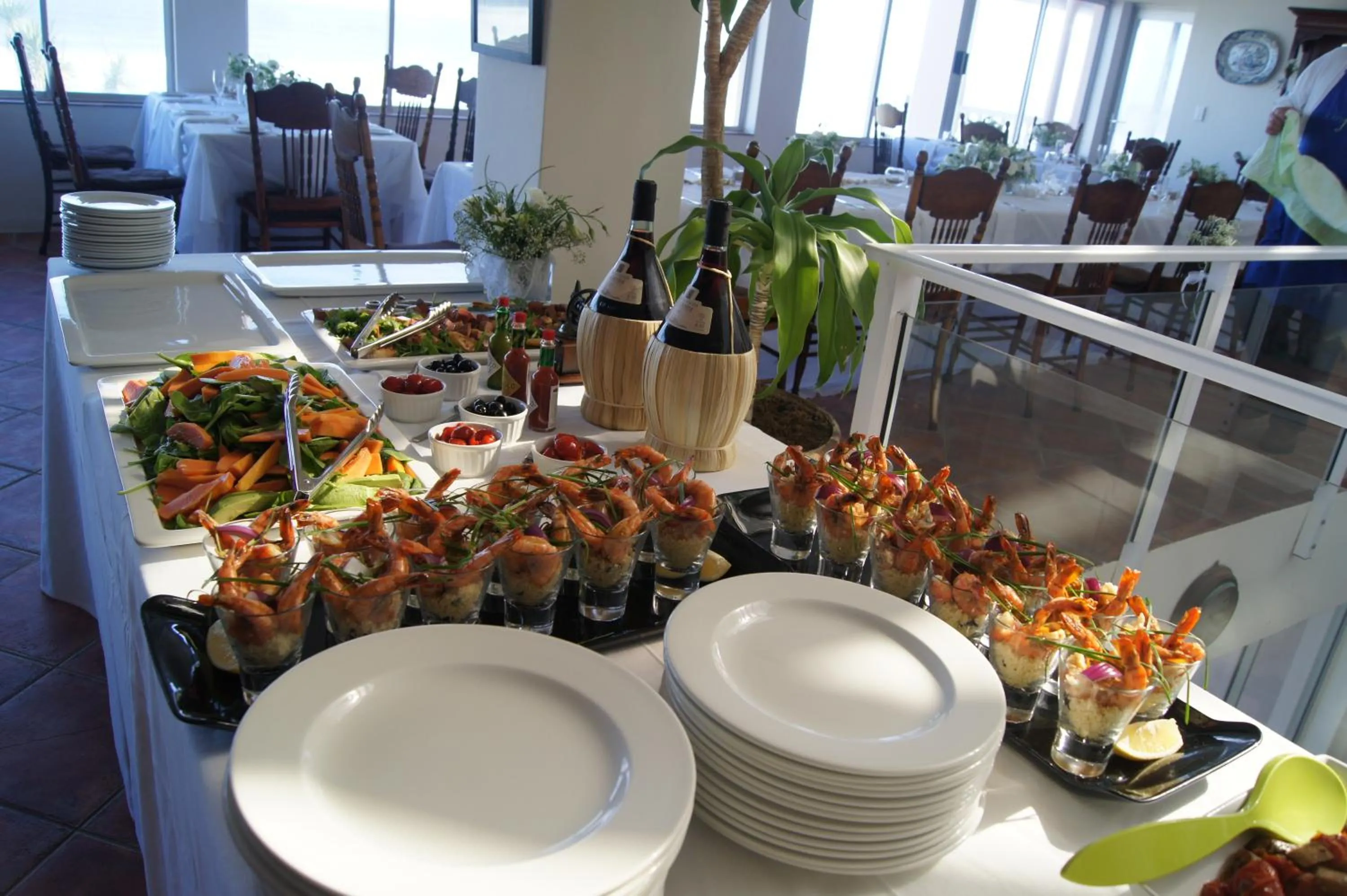 Restaurant/places to eat in The Pink Lodge on The Beach