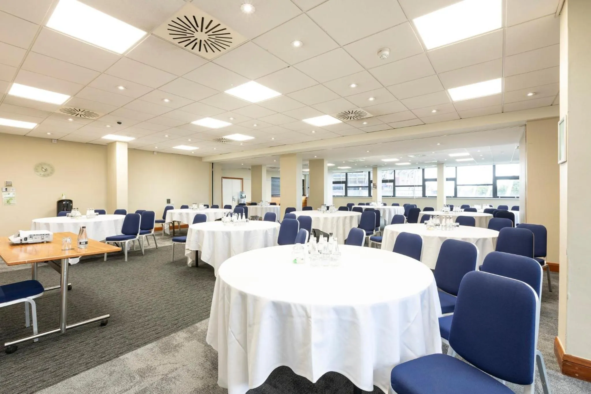 Meeting/conference room in Holiday Inn Cardiff City Centre by IHG