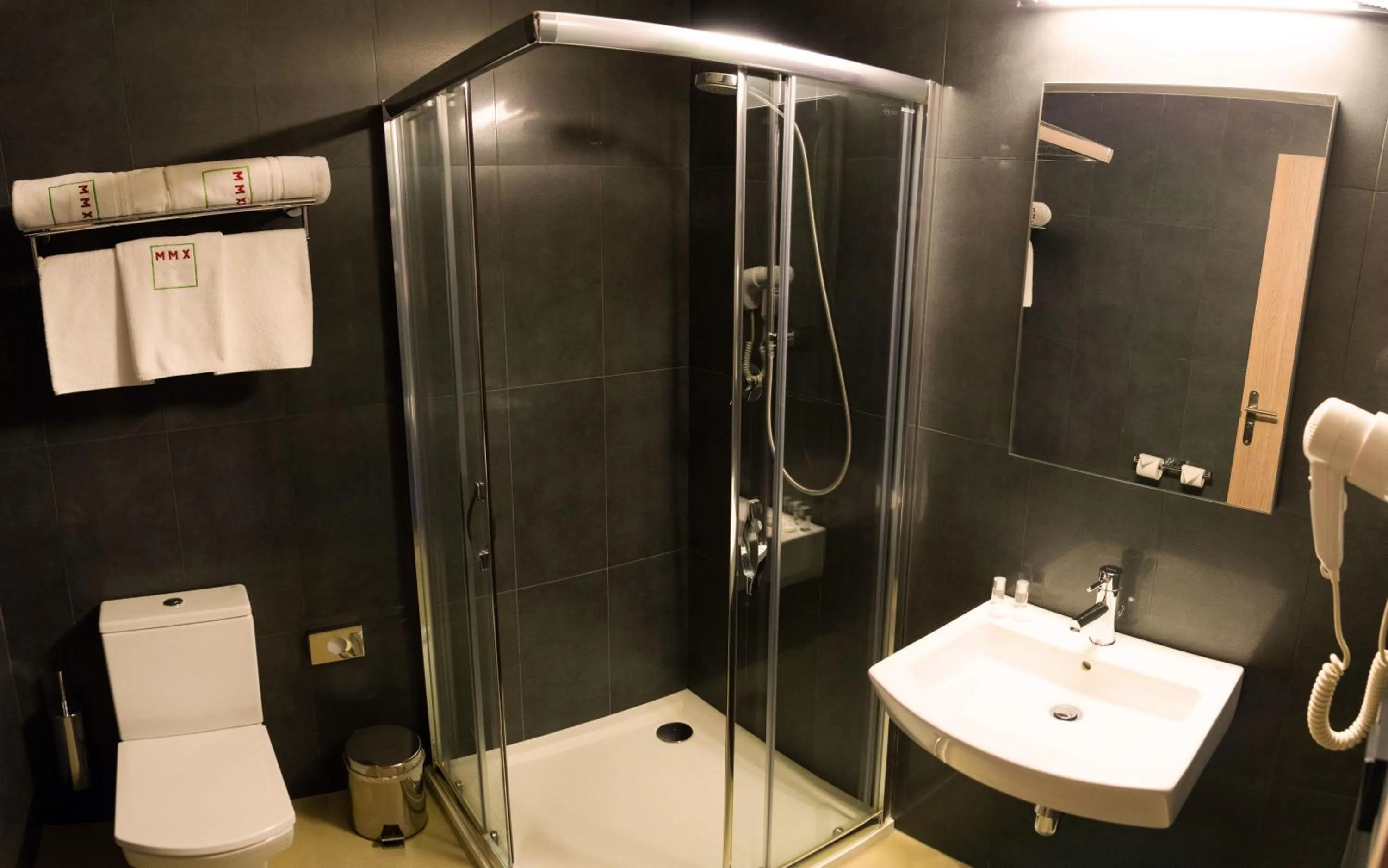 Bathroom in Pivotel MMX