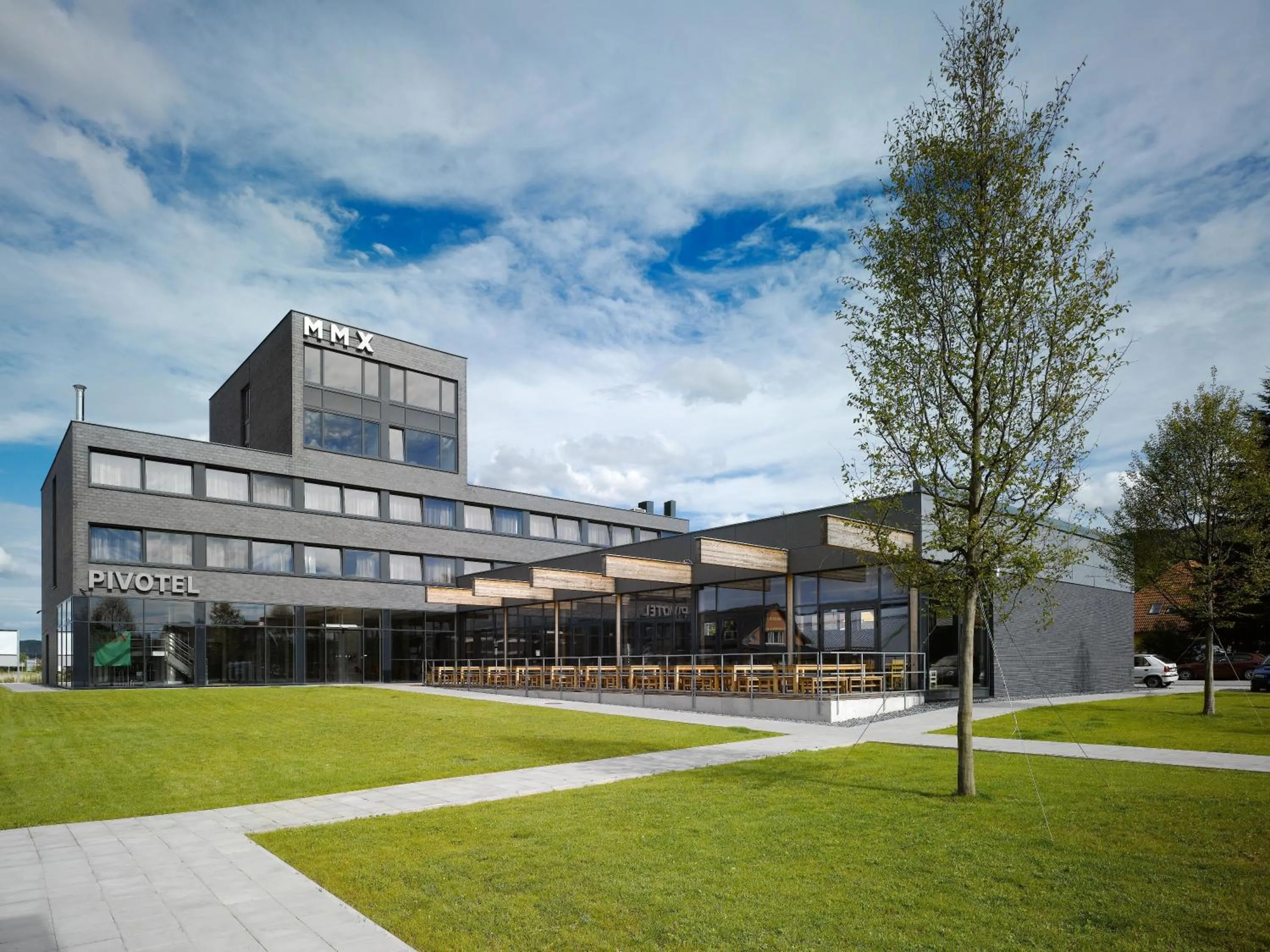 Facade/entrance in Pivotel MMX