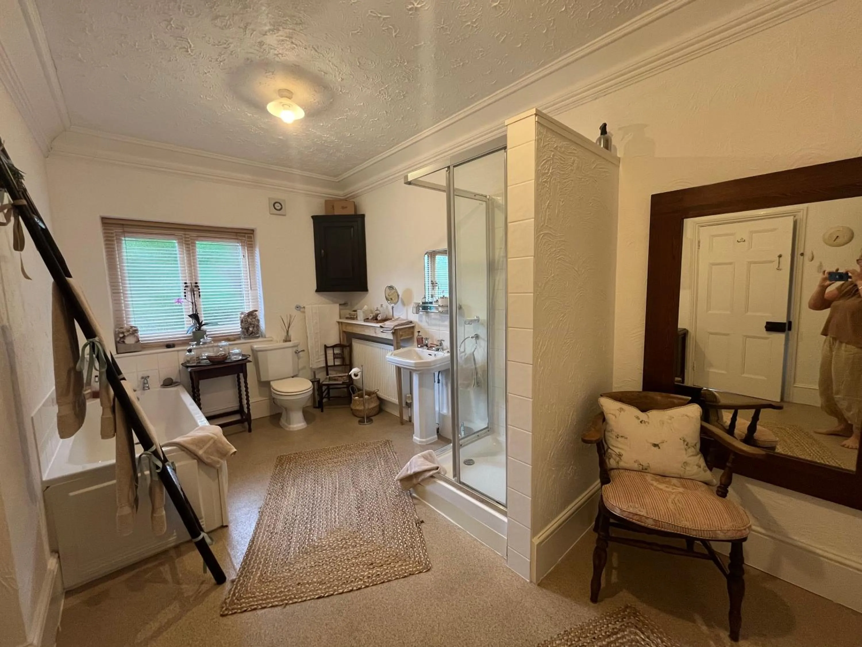 Bathroom in Coombe Lodge Farm House