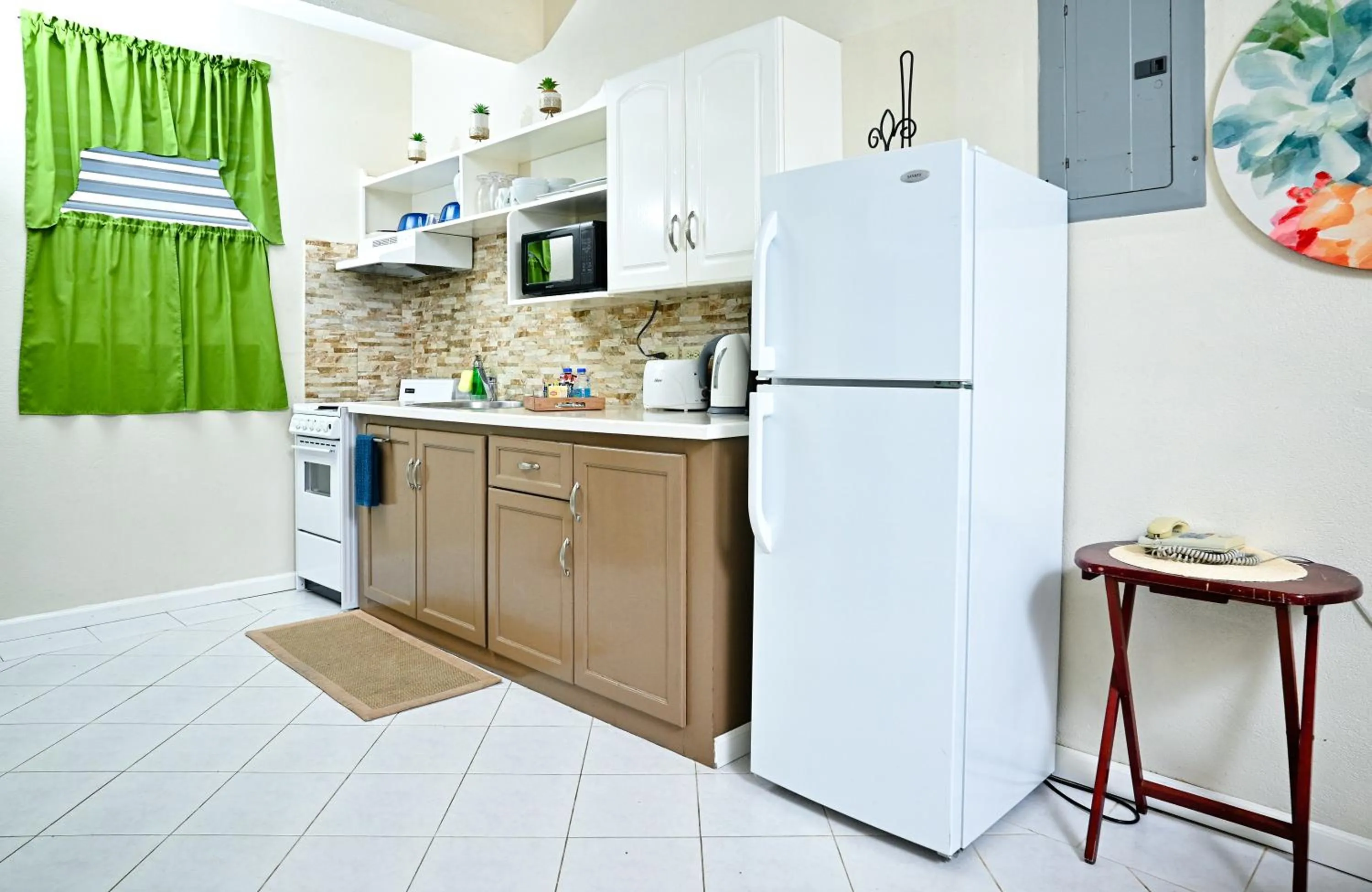 Kitchen or kitchenette in Melbourne Inn