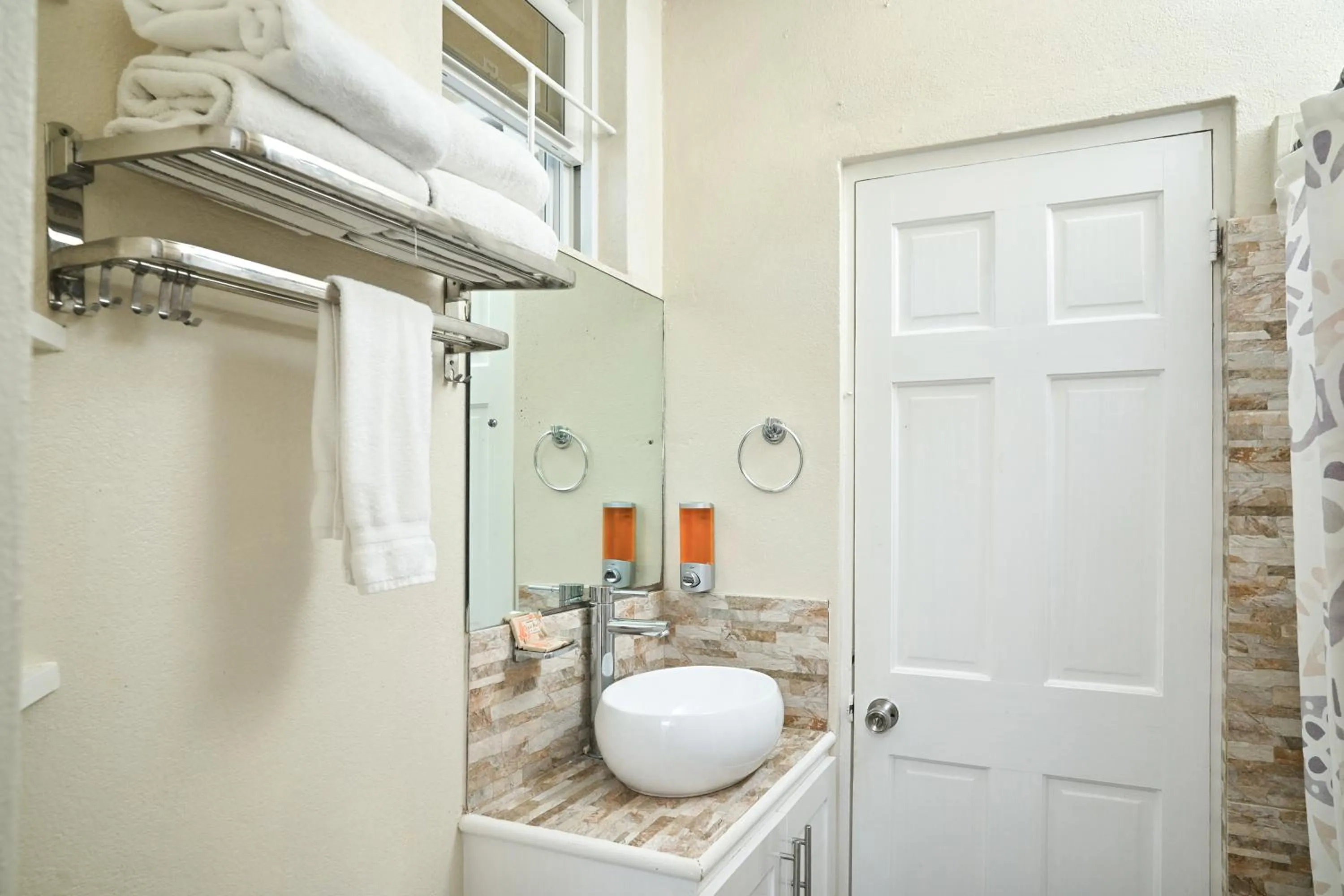 Shower in Melbourne Inn