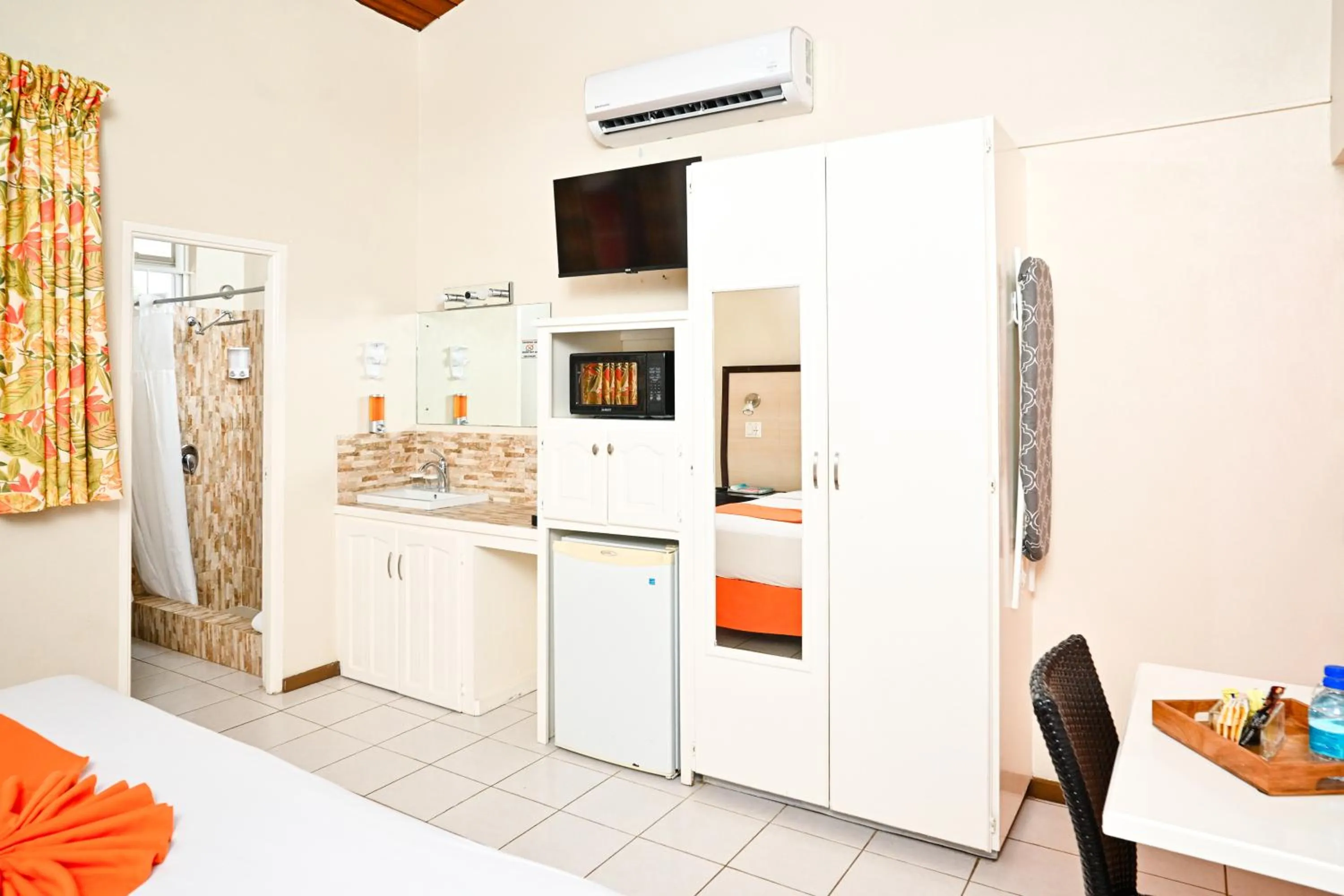 Shower in Melbourne Inn