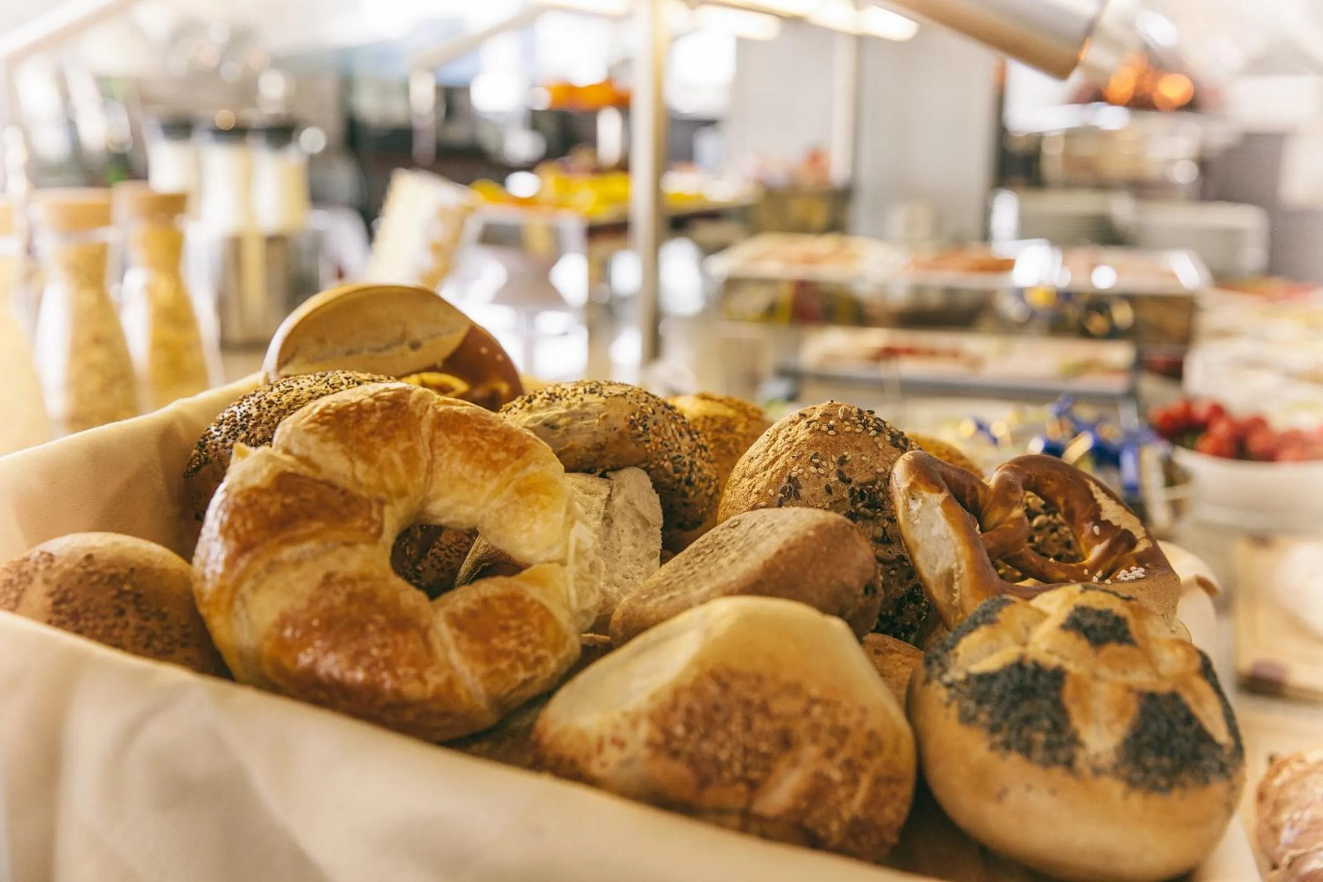 Buffet breakfast in DOBLERGREEN Hotel Stuttgart-Gerlingen