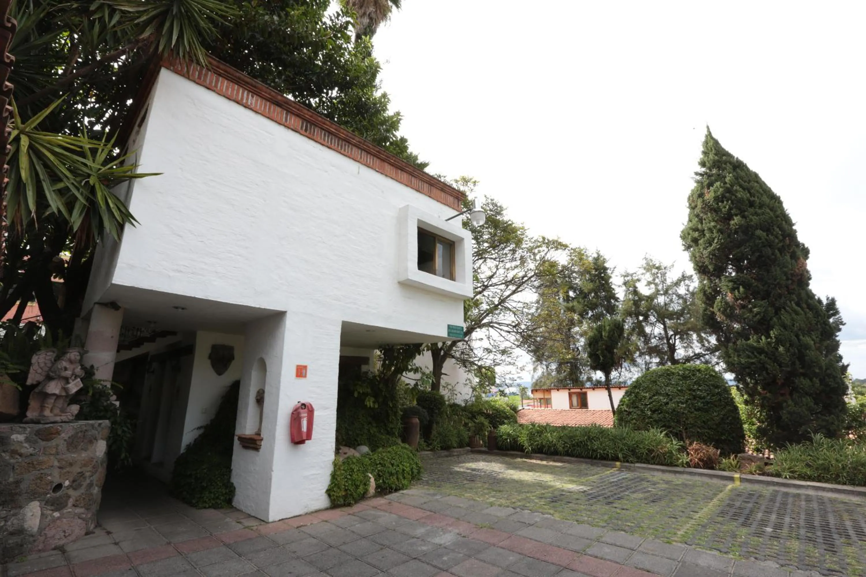 Property building in Casa de la Loma