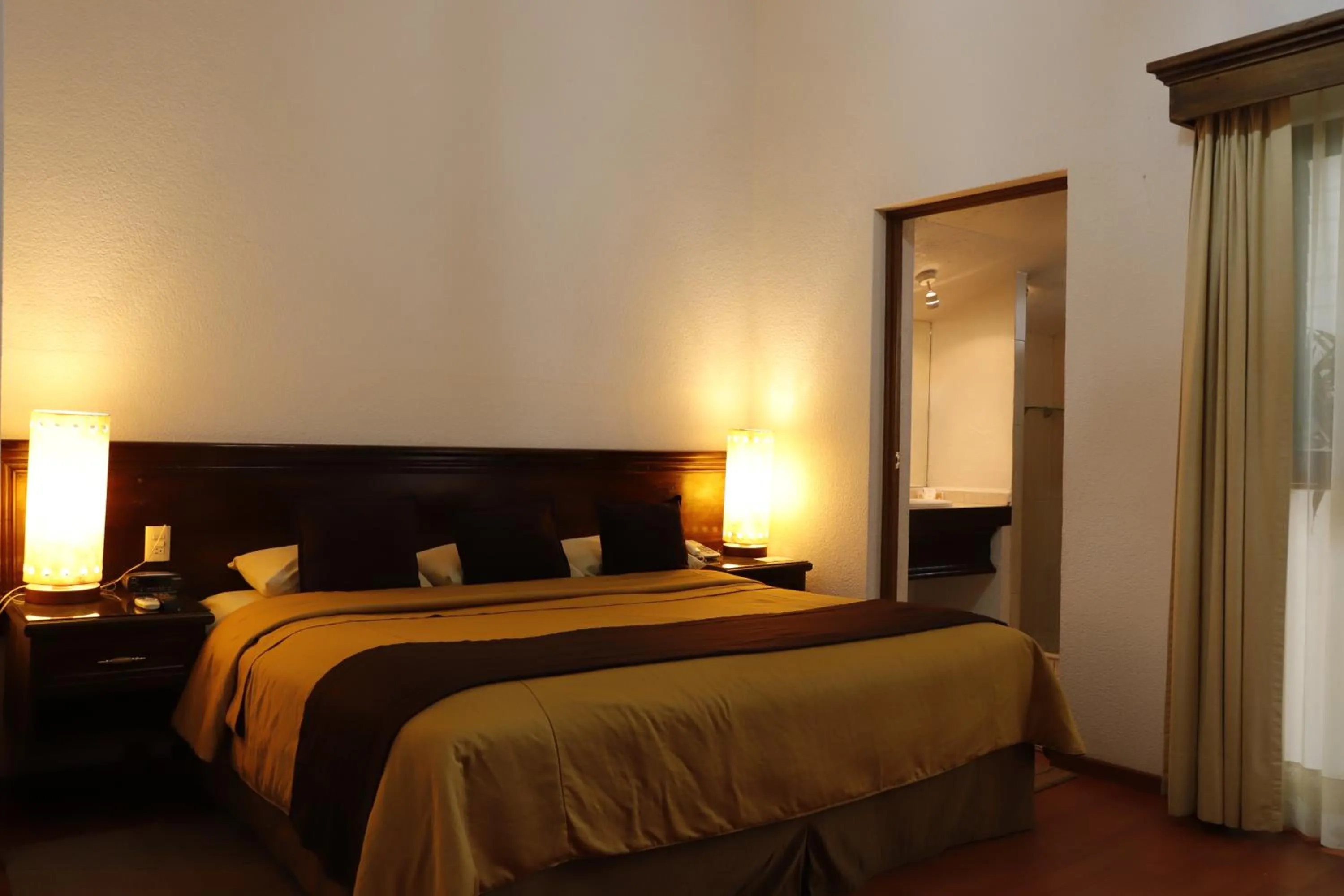 Photo of the whole room, Bed in Casa de la Loma