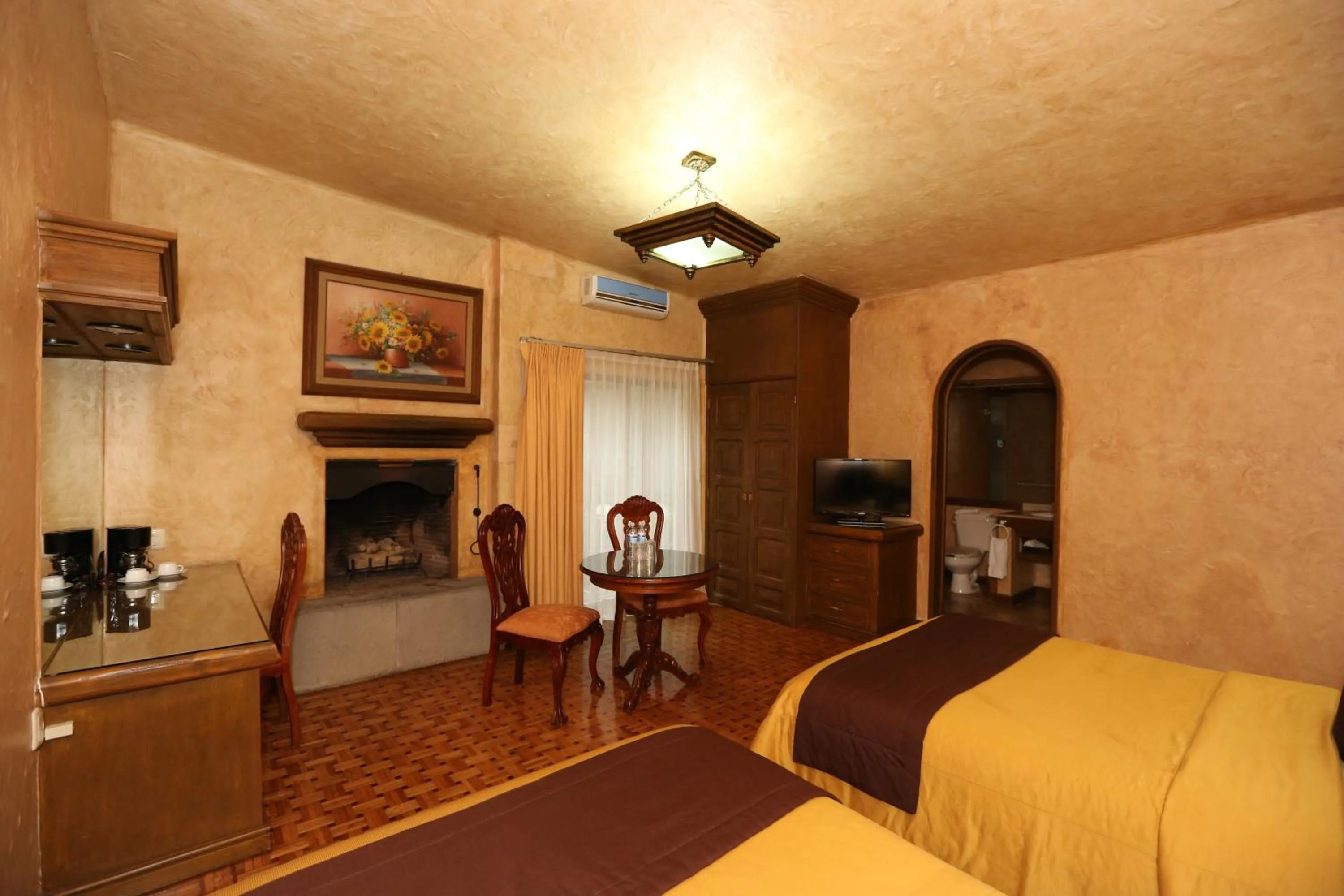 Photo of the whole room, Bed in Casa de la Loma