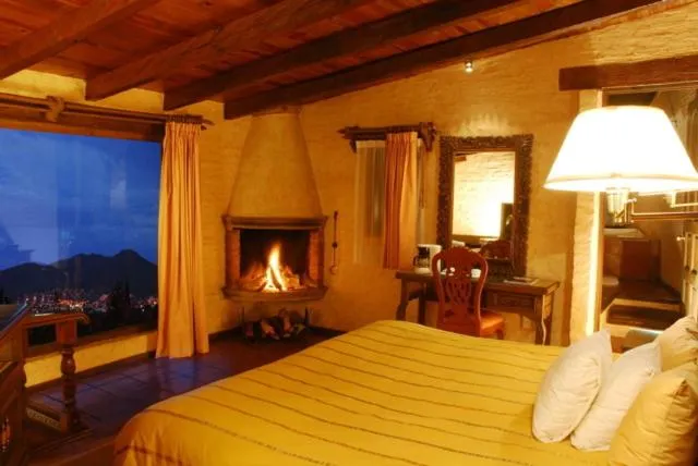 Photo of the whole room, Bed in Casa de la Loma